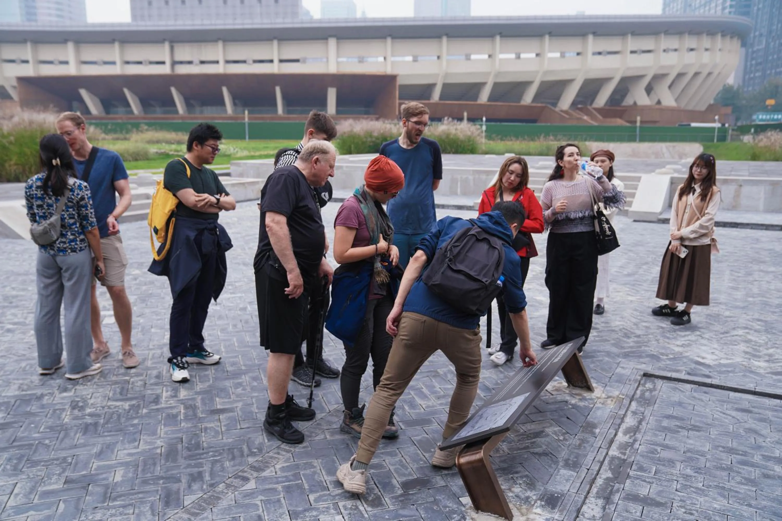 Hiking in Chengdu Mix Hostel - Next To Wenshu Monastery - Sichuan Style Chill & Social Courtyard House - Free Activities - Friendly English Speaking Staff - Tibet, Panda, Buddha & Snow Mountain Tours