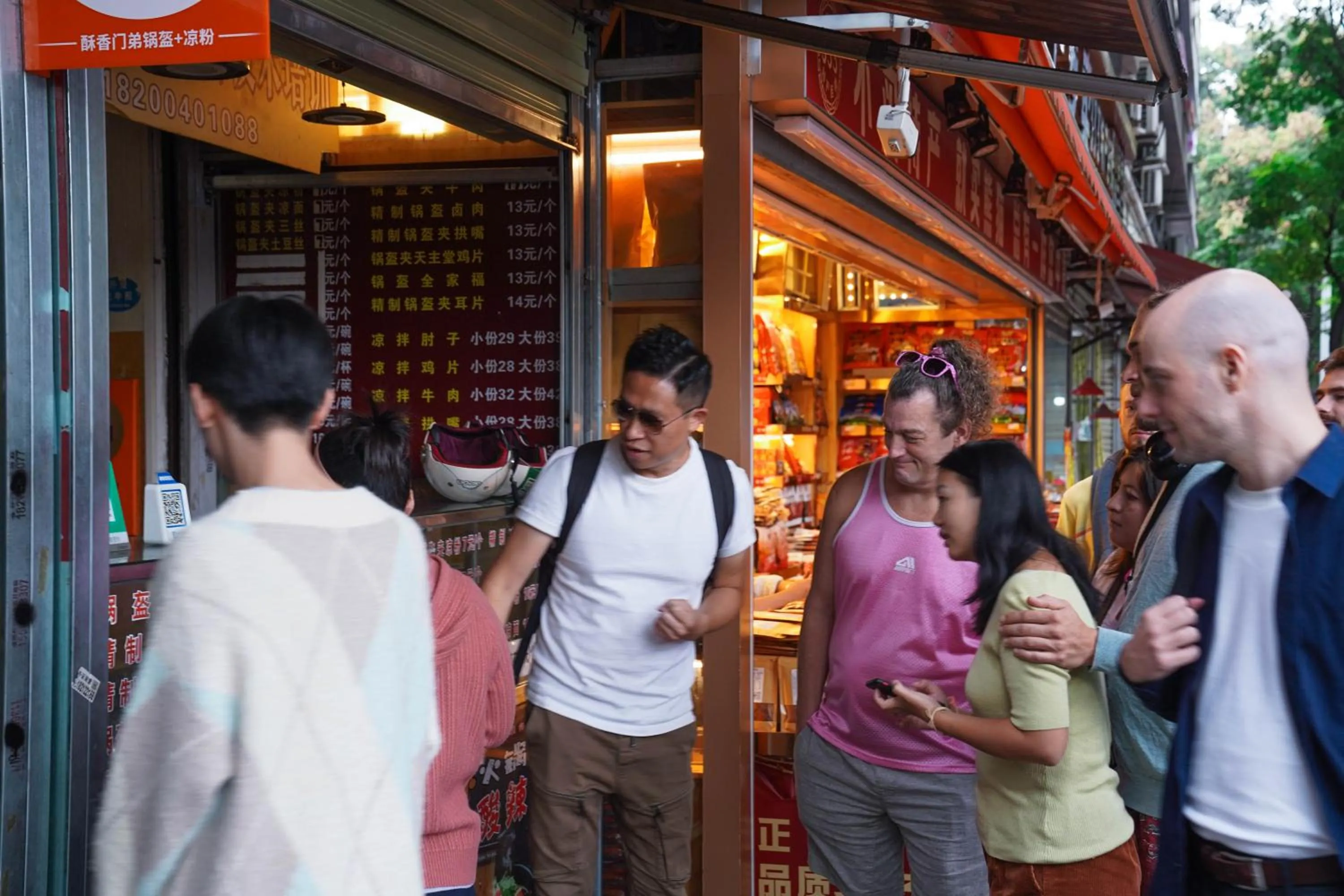 Hiking in Chengdu Mix Hostel - Next To Wenshu Monastery - Sichuan Style Chill & Social Courtyard House - Free Activities - Friendly English Speaking Staff - Tibet, Panda, Buddha & Snow Mountain Tours