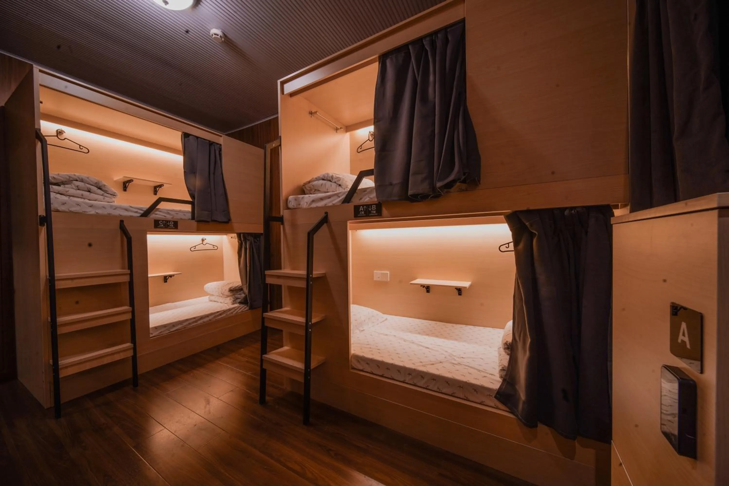 bunk bed, Bed in POSHPACKER - Chengdu Mix Hostel - Cicada Zen Yard