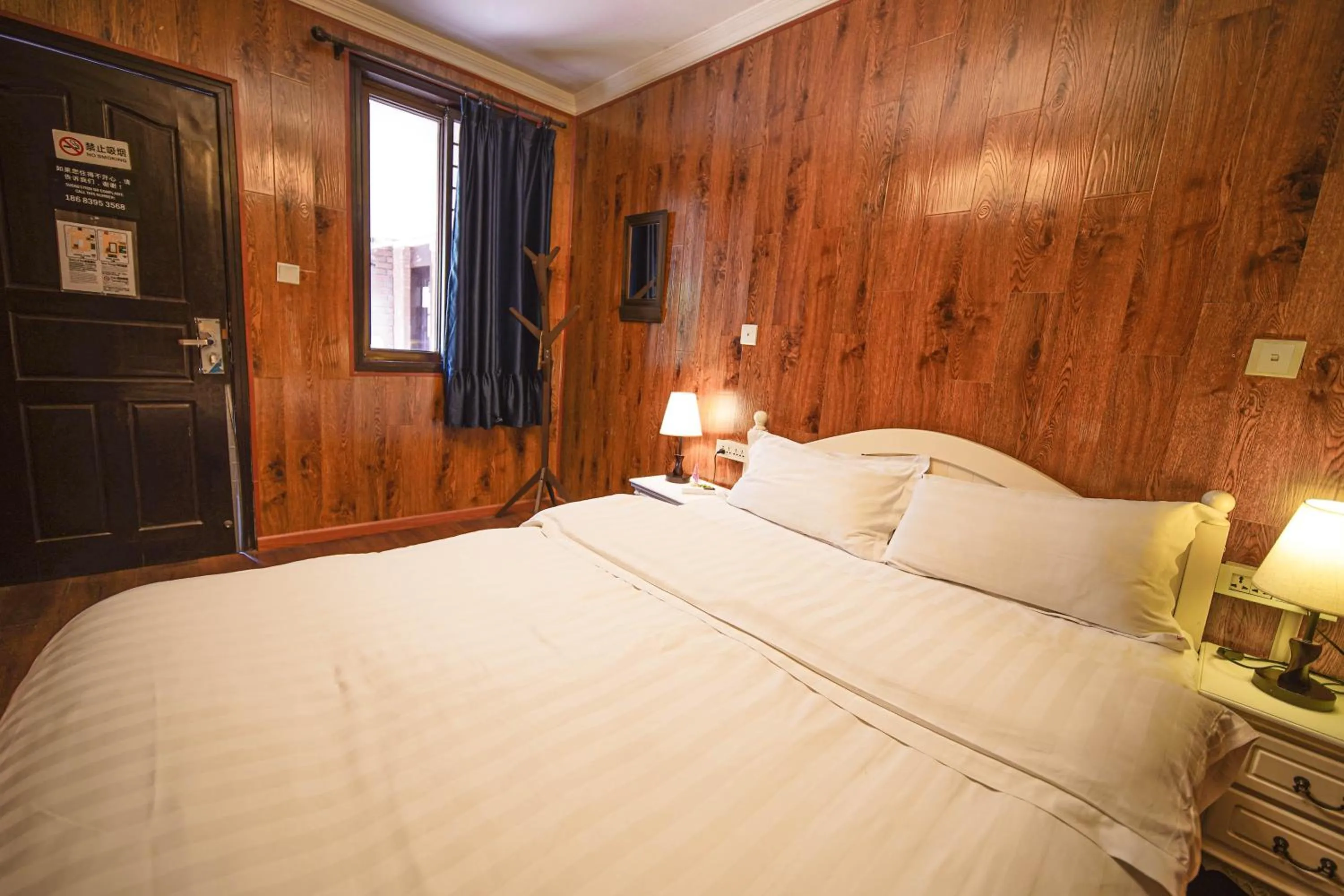 Bedroom, Bed in Chengdu Mix Hostel - Next To Wenshu Monastery - Sichuan Style Chill & Social Courtyard House - Free Activities - Friendly English Speaking Staff - Tibet, Panda, Buddha & Snow Mountain Tours