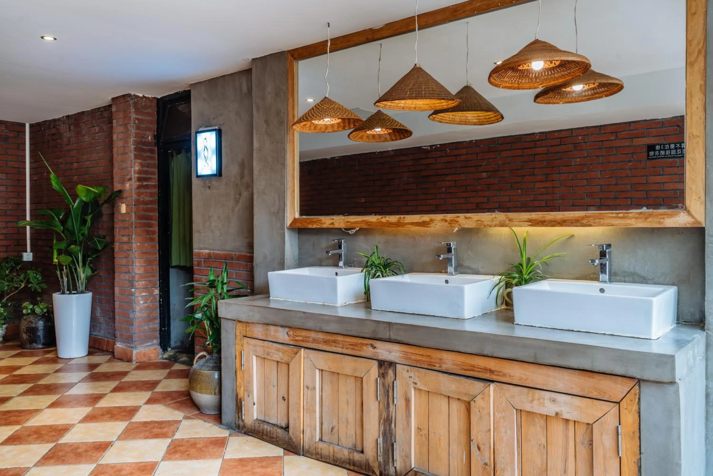 Public Bath in Chengdu Mix Hostel - Next To Wenshu Monastery - Sichuan Style Chill & Social Courtyard House - Free Activities - Friendly English Speaking Staff - Tibet, Panda, Buddha & Snow Mountain Tours