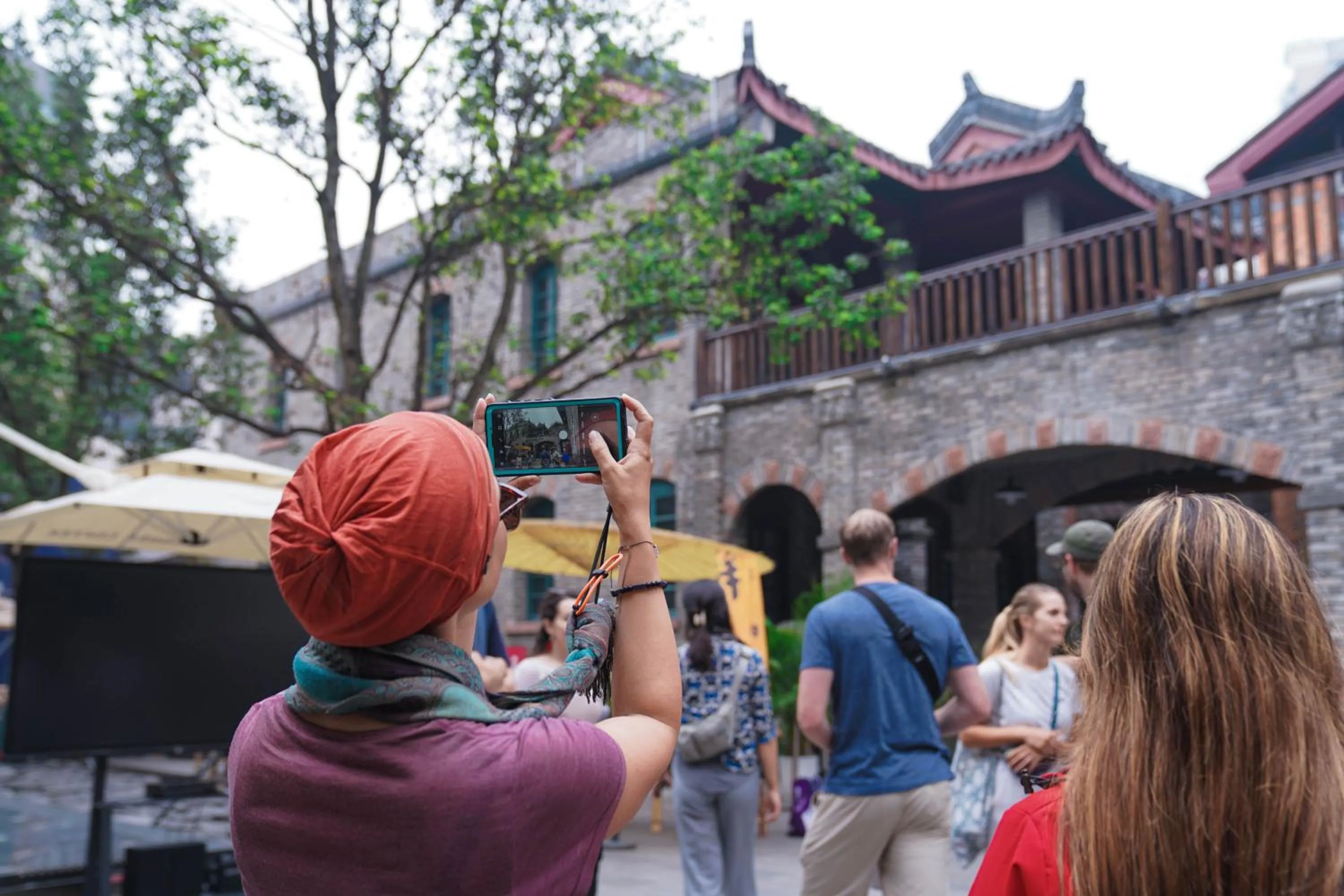 Hiking in Chengdu Mix Hostel - Next To Wenshu Monastery - Sichuan Style Chill & Social Courtyard House - Free Activities - Friendly English Speaking Staff - Tibet, Panda, Buddha & Snow Mountain Tours