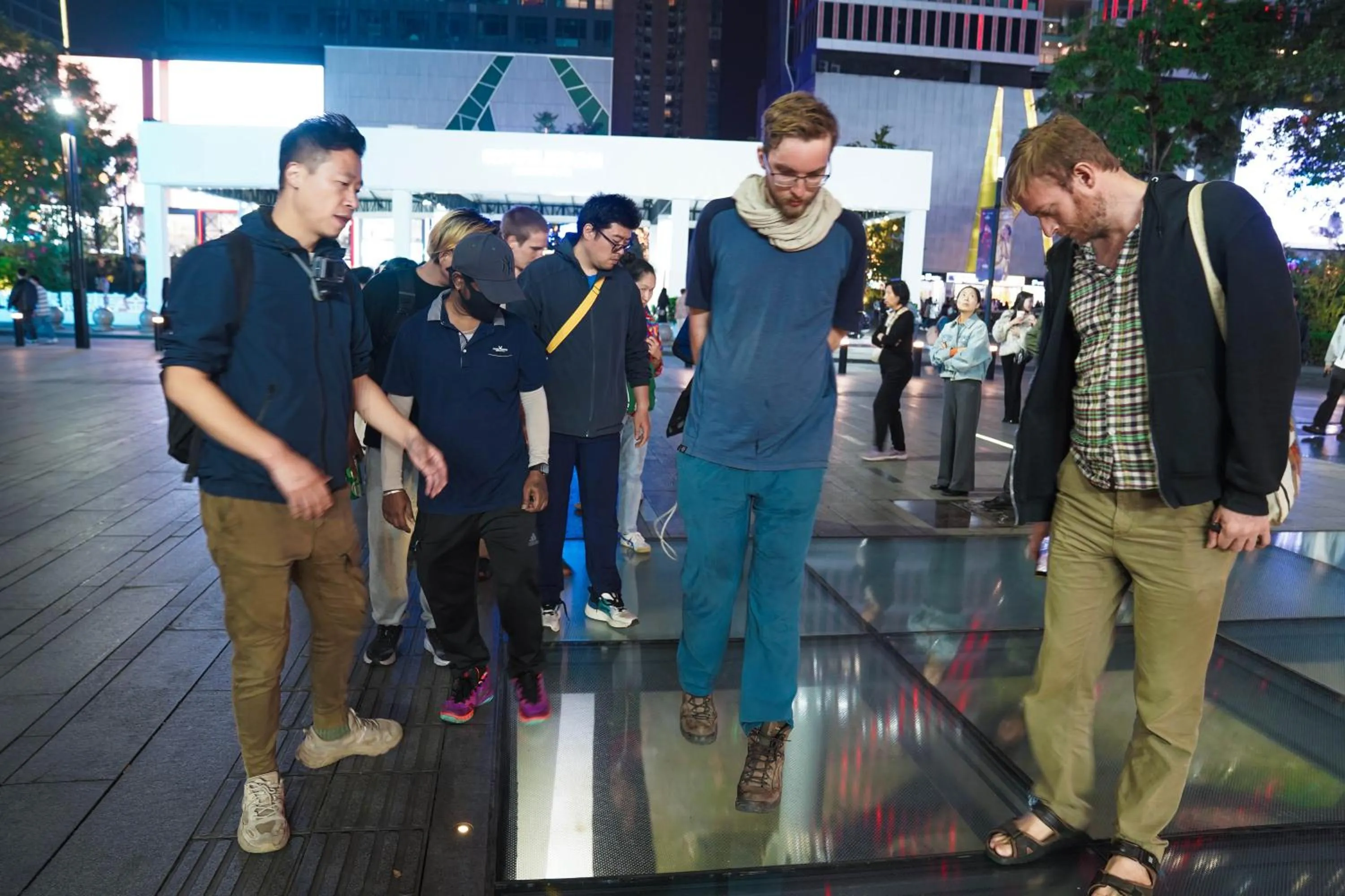 Hiking in Chengdu Mix Hostel - Next To Wenshu Monastery - Sichuan Style Chill & Social Courtyard House - Free Activities - Friendly English Speaking Staff - Tibet, Panda, Buddha & Snow Mountain Tours