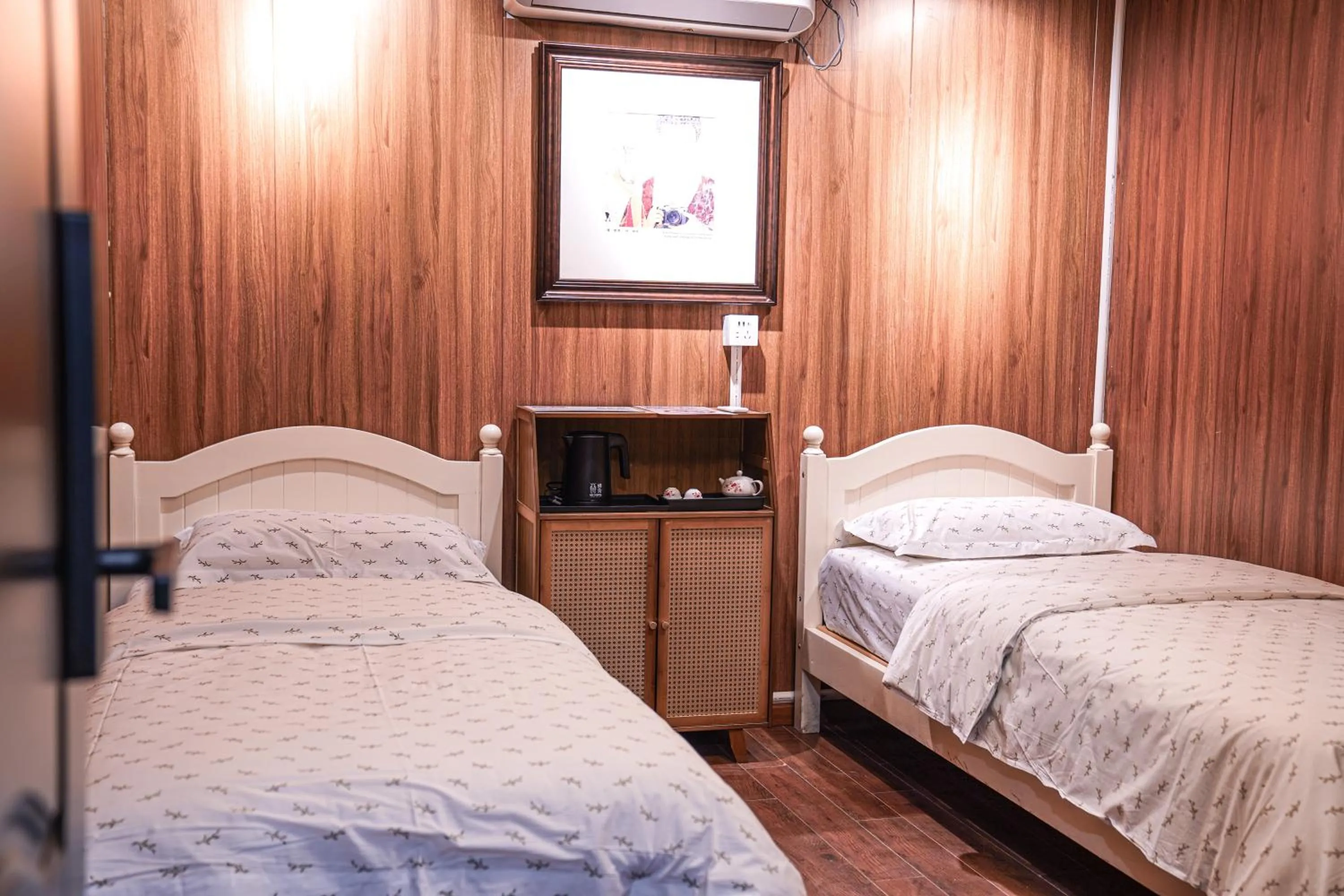 Photo of the whole room, Bed in POSHPACKER - Chengdu Mix Hostel - Cicada Zen Yard