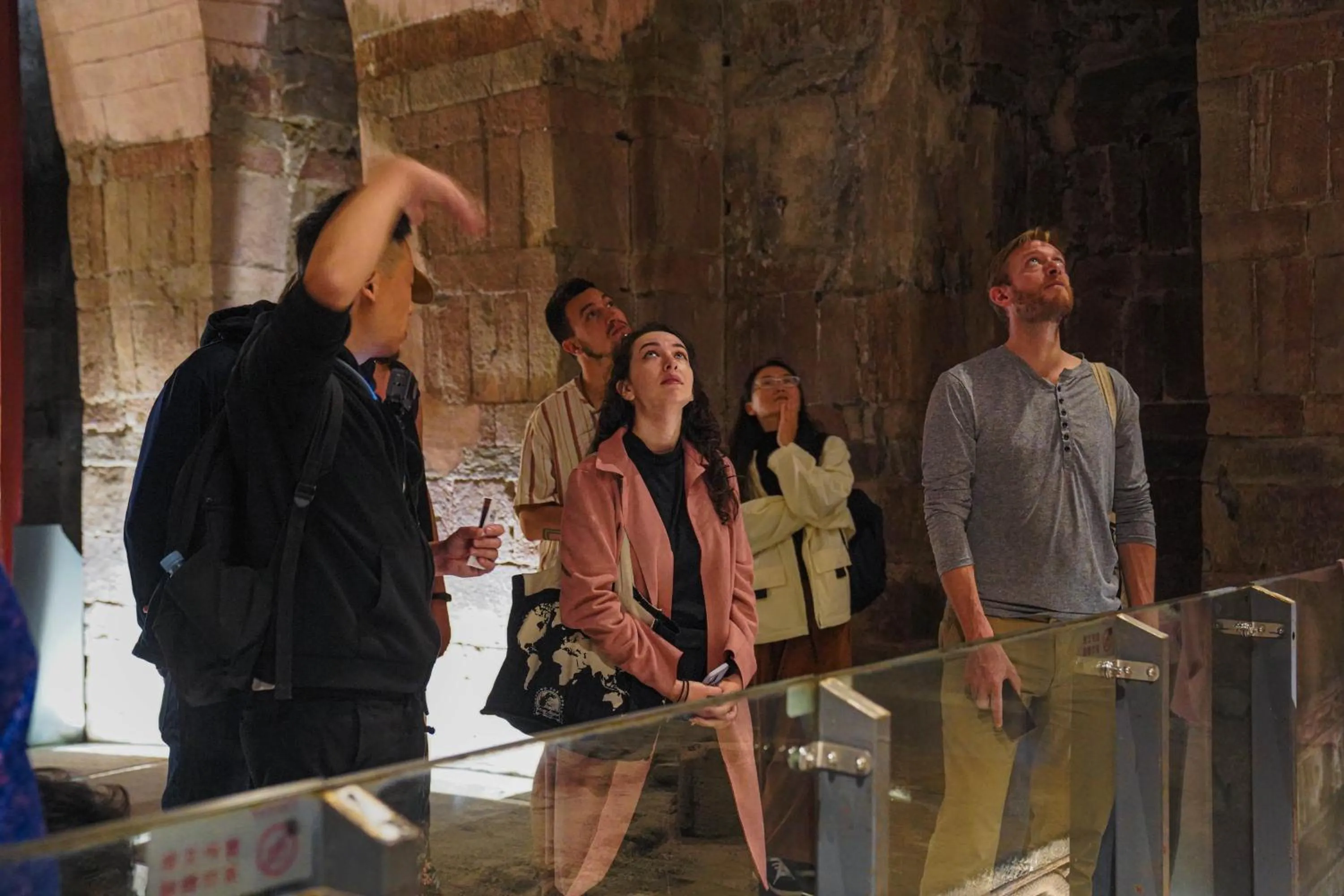 Hiking in Chengdu Mix Hostel - Next To Wenshu Monastery - Sichuan Style Chill & Social Courtyard House - Free Activities - Friendly English Speaking Staff - Tibet, Panda, Buddha & Snow Mountain Tours