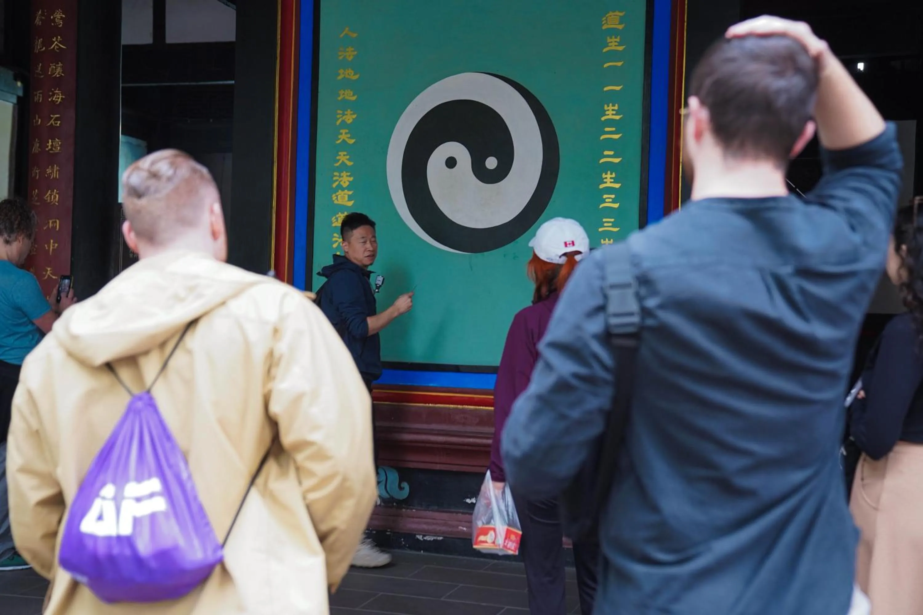 Hiking in Chengdu Mix Hostel - Next To Wenshu Monastery - Sichuan Style Chill & Social Courtyard House - Free Activities - Friendly English Speaking Staff - Tibet, Panda, Buddha & Snow Mountain Tours