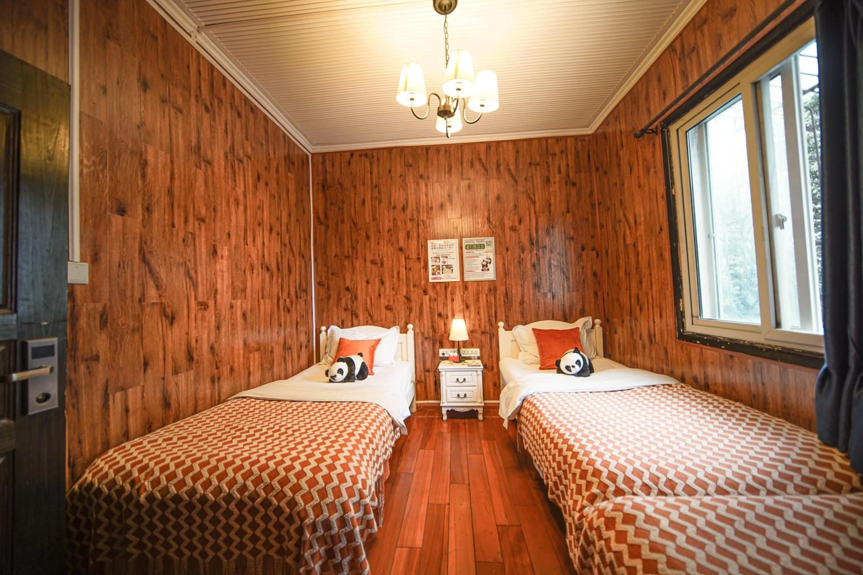 Bedroom, Bed in Chengdu Mix Hostel - Next To Wenshu Monastery - Sichuan Style Chill & Social Courtyard House - Free Activities - Friendly English Speaking Staff - Tibet, Panda, Buddha & Snow Mountain Tours