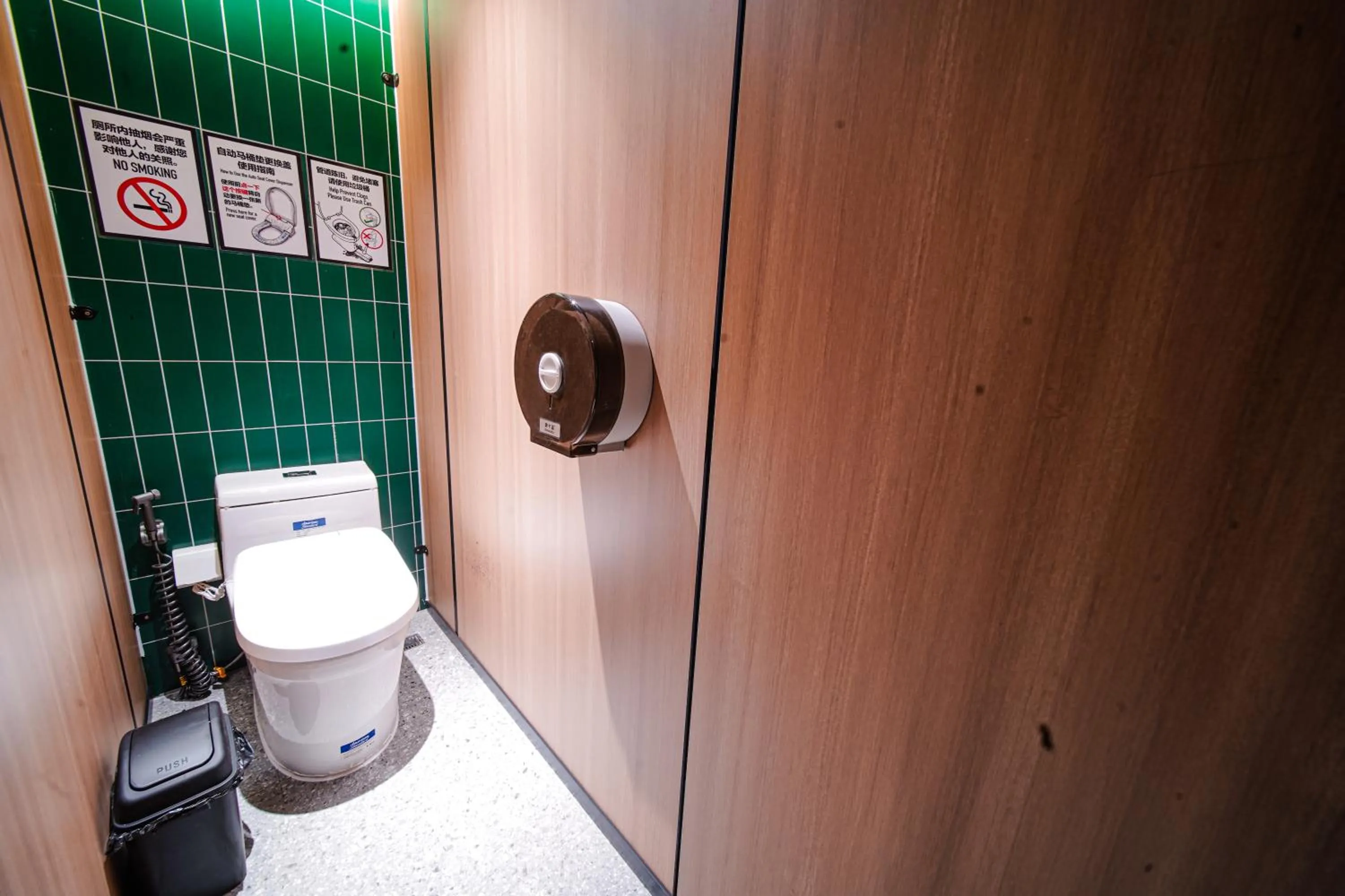 Toilet in POSHPACKER - Chengdu Mix Hostel - Cicada Zen Yard