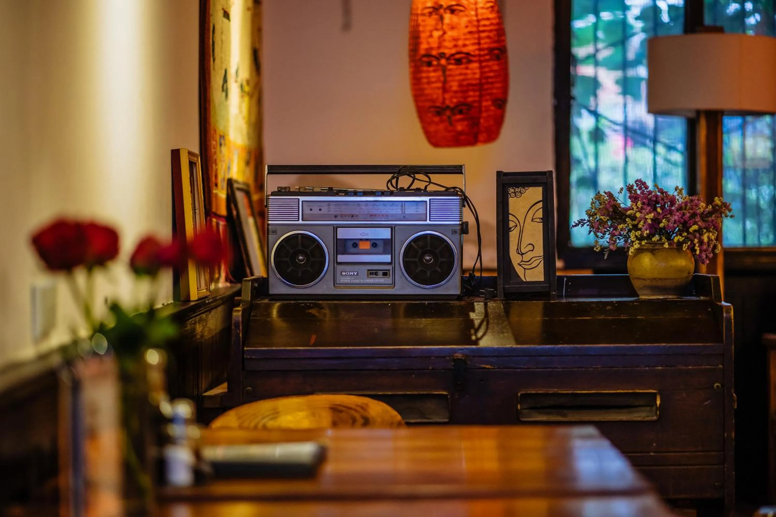 Lounge or bar in Chengdu Mix Hostel - Next To Wenshu Monastery - Sichuan Style Chill & Social Courtyard House - Free Activities - Friendly English Speaking Staff - Tibet, Panda, Buddha & Snow Mountain Tours