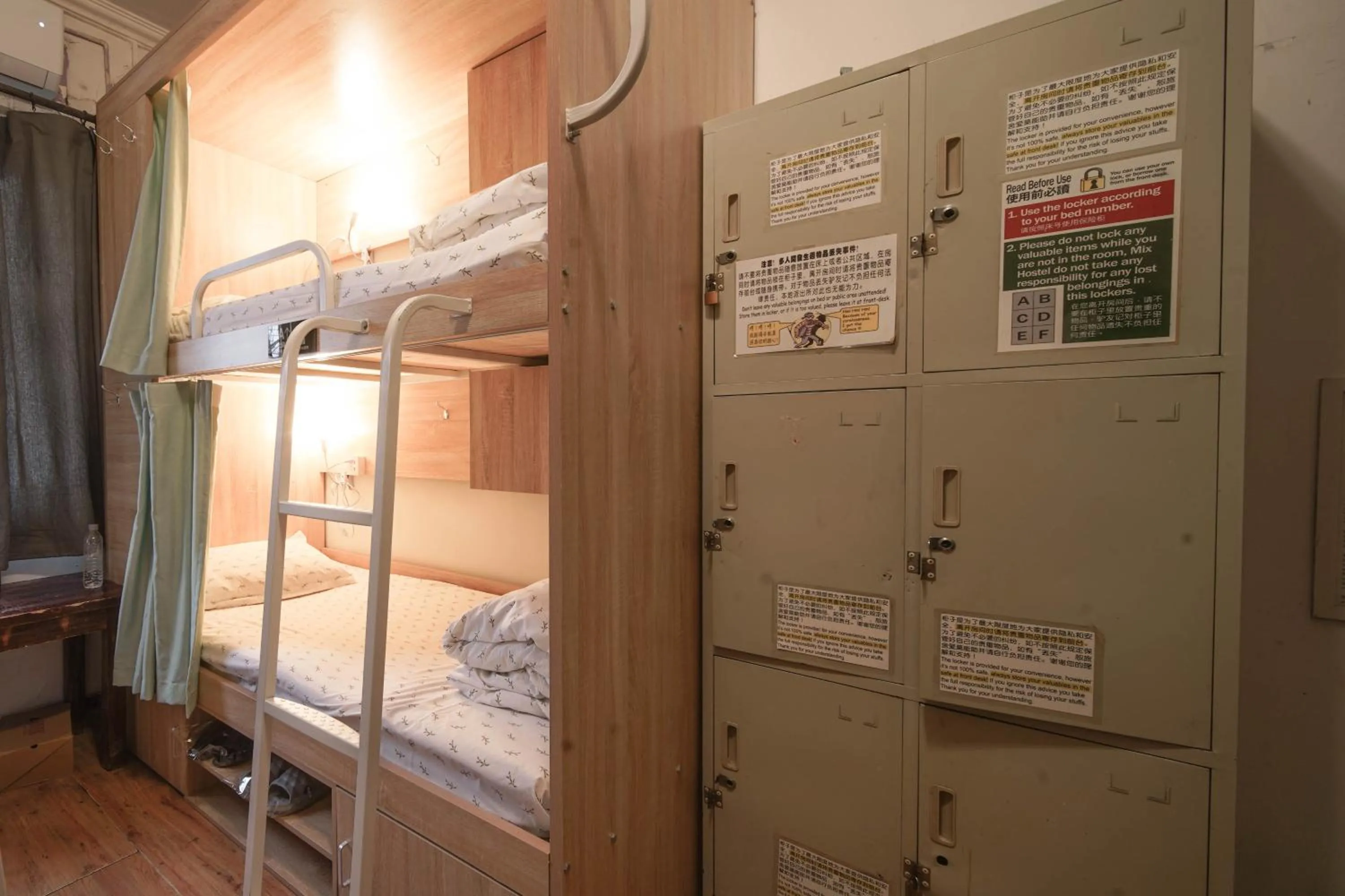 bunk bed, Bed in Chengdu Mix Hostel - Next To Wenshu Monastery - Sichuan Style Chill & Social Courtyard House - Free Activities - Friendly English Speaking Staff - Tibet, Panda, Buddha & Snow Mountain Tours