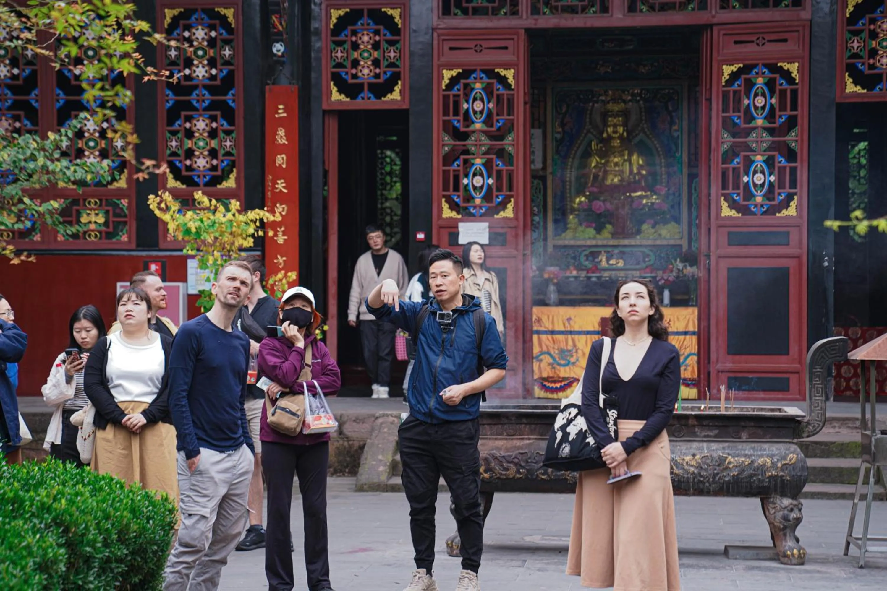 Hiking in Chengdu Mix Hostel - Next To Wenshu Monastery - Sichuan Style Chill & Social Courtyard House - Free Activities - Friendly English Speaking Staff - Tibet, Panda, Buddha & Snow Mountain Tours
