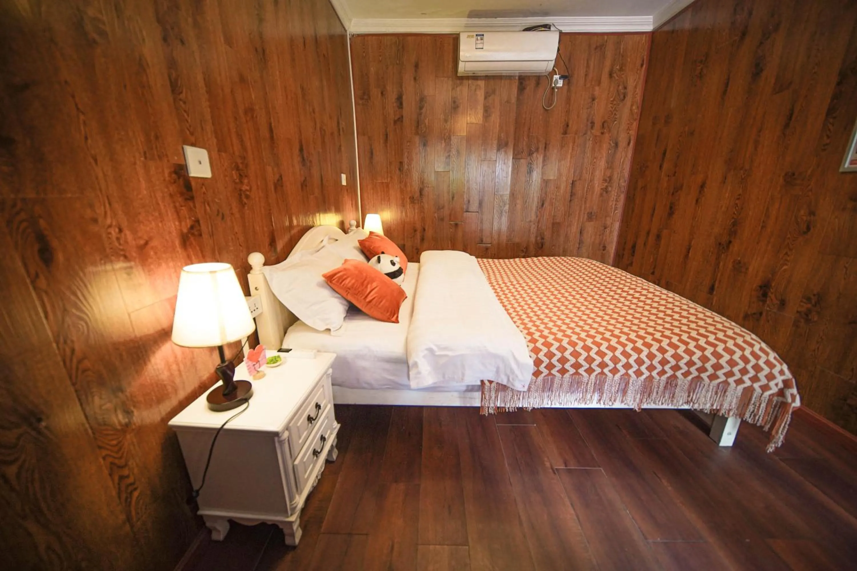 Bedroom, Bed in Chengdu Mix Hostel - Next To Wenshu Monastery - Sichuan Style Chill & Social Courtyard House - Free Activities - Friendly English Speaking Staff - Tibet, Panda, Buddha & Snow Mountain Tours