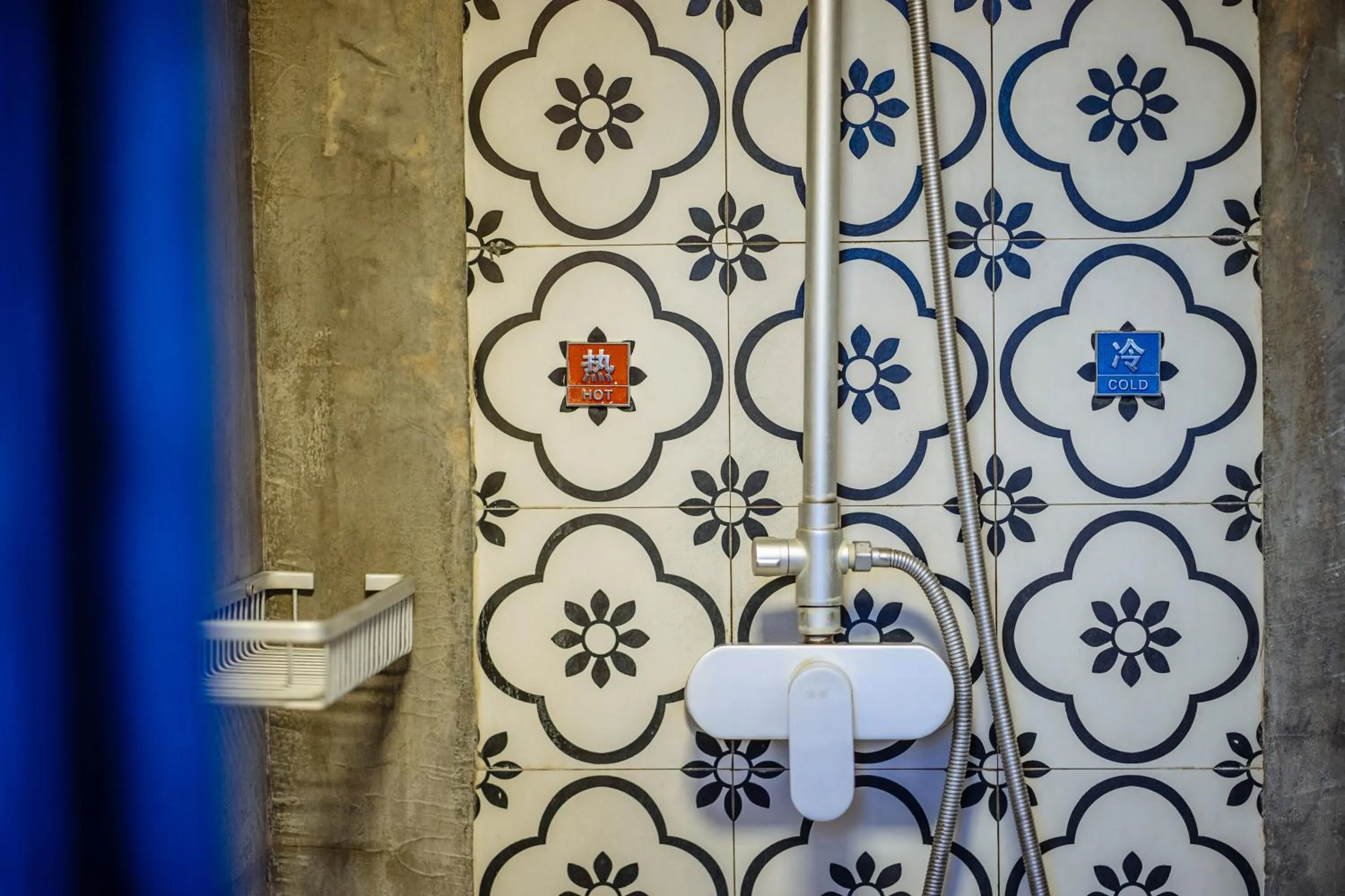 Bathroom in Chengdu Mix Hostel - Next To Wenshu Monastery - Sichuan Style Chill & Social Courtyard House - Free Activities - Friendly English Speaking Staff - Tibet, Panda, Buddha & Snow Mountain Tours