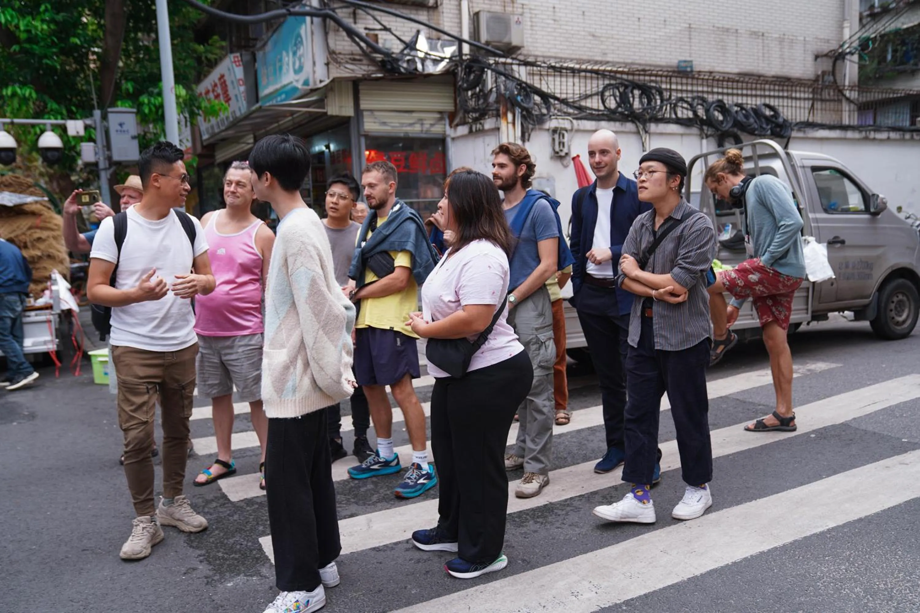 Hiking in Chengdu Mix Hostel - Next To Wenshu Monastery - Sichuan Style Chill & Social Courtyard House - Free Activities - Friendly English Speaking Staff - Tibet, Panda, Buddha & Snow Mountain Tours