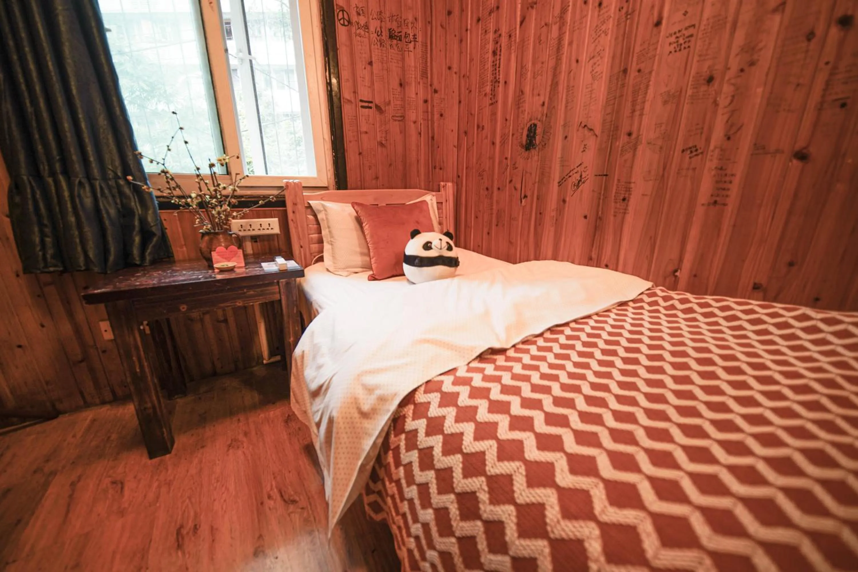 Bedroom, Bed in Chengdu Mix Hostel - Next To Wenshu Monastery - Sichuan Style Chill & Social Courtyard House - Free Activities - Friendly English Speaking Staff - Tibet, Panda, Buddha & Snow Mountain Tours