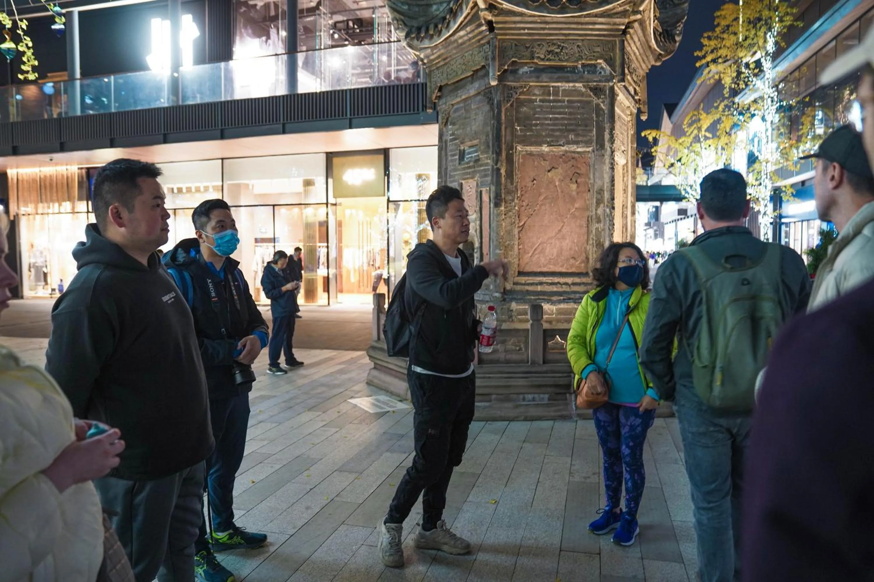 Hiking in Chengdu Mix Hostel - Next To Wenshu Monastery - Sichuan Style Chill & Social Courtyard House - Free Activities - Friendly English Speaking Staff - Tibet, Panda, Buddha & Snow Mountain Tours