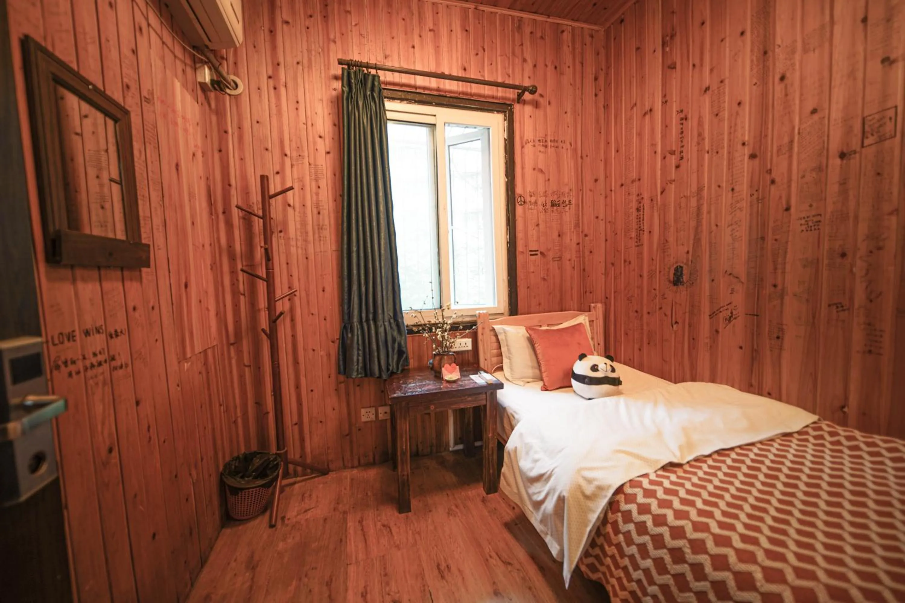 Bedroom, Bed in Chengdu Mix Hostel - Next To Wenshu Monastery - Sichuan Style Chill & Social Courtyard House - Free Activities - Friendly English Speaking Staff - Tibet, Panda, Buddha & Snow Mountain Tours