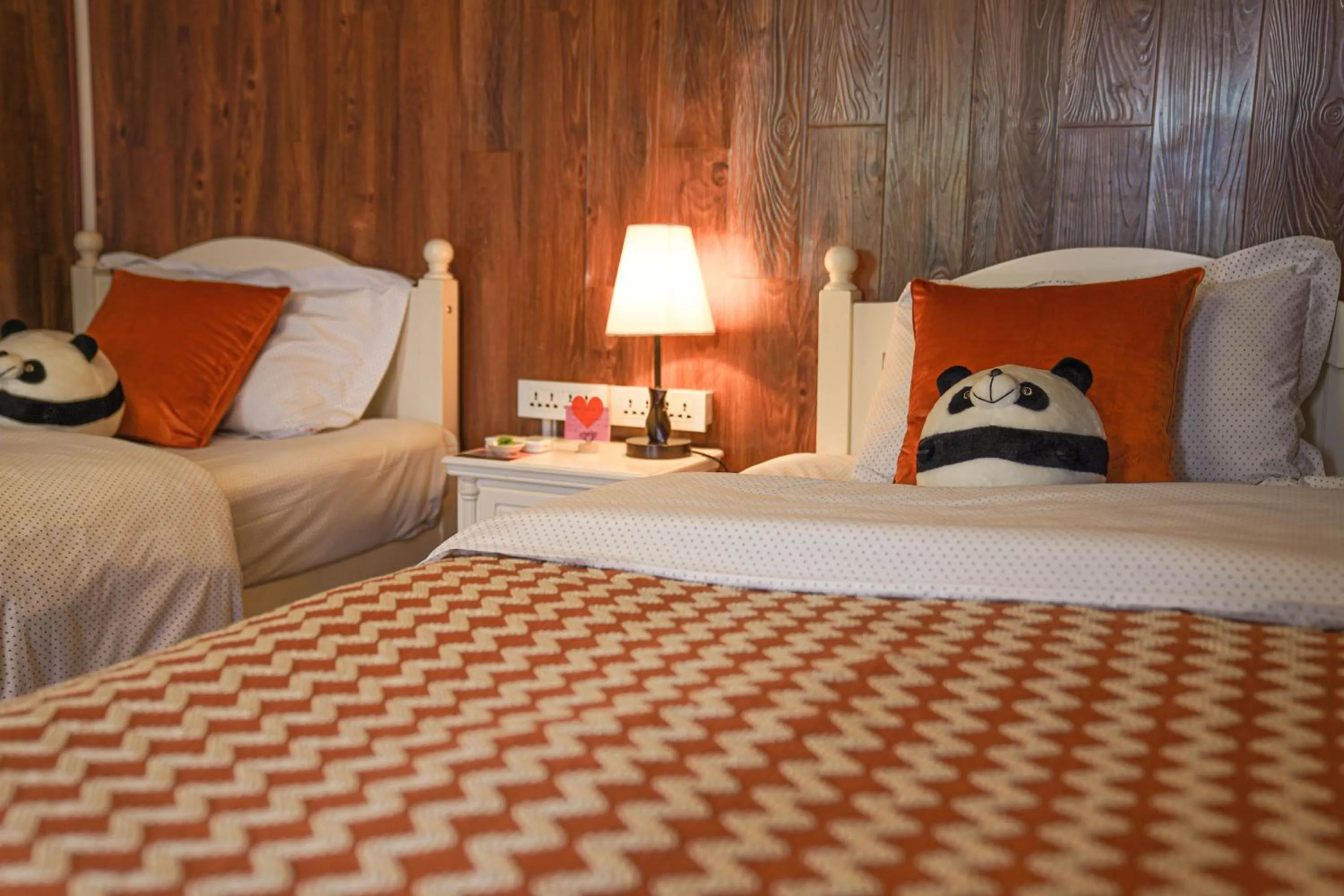 Bedroom, Bed in Chengdu Mix Hostel - Next To Wenshu Monastery - Sichuan Style Chill & Social Courtyard House - Free Activities - Friendly English Speaking Staff - Tibet, Panda, Buddha & Snow Mountain Tours