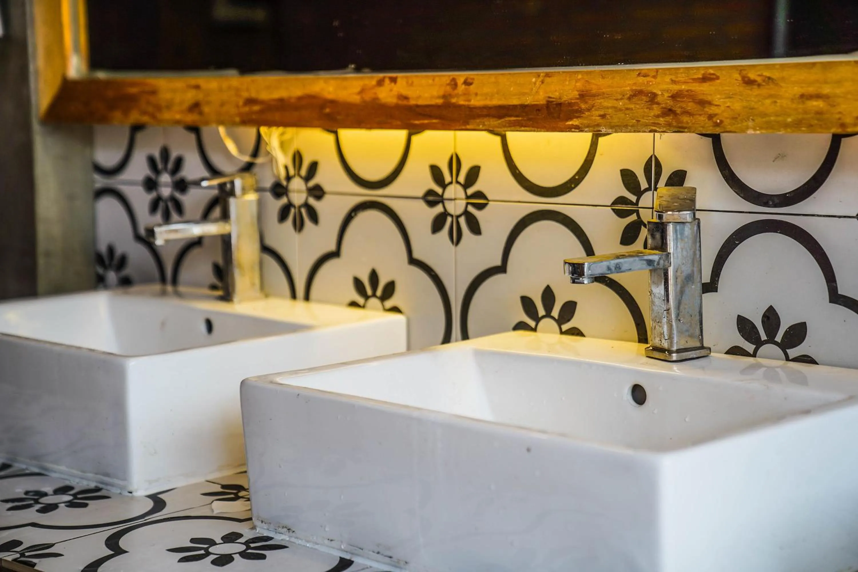 Bathroom in Chengdu Mix Hostel - Next To Wenshu Monastery - Sichuan Style Chill & Social Courtyard House - Free Activities - Friendly English Speaking Staff - Tibet, Panda, Buddha & Snow Mountain Tours