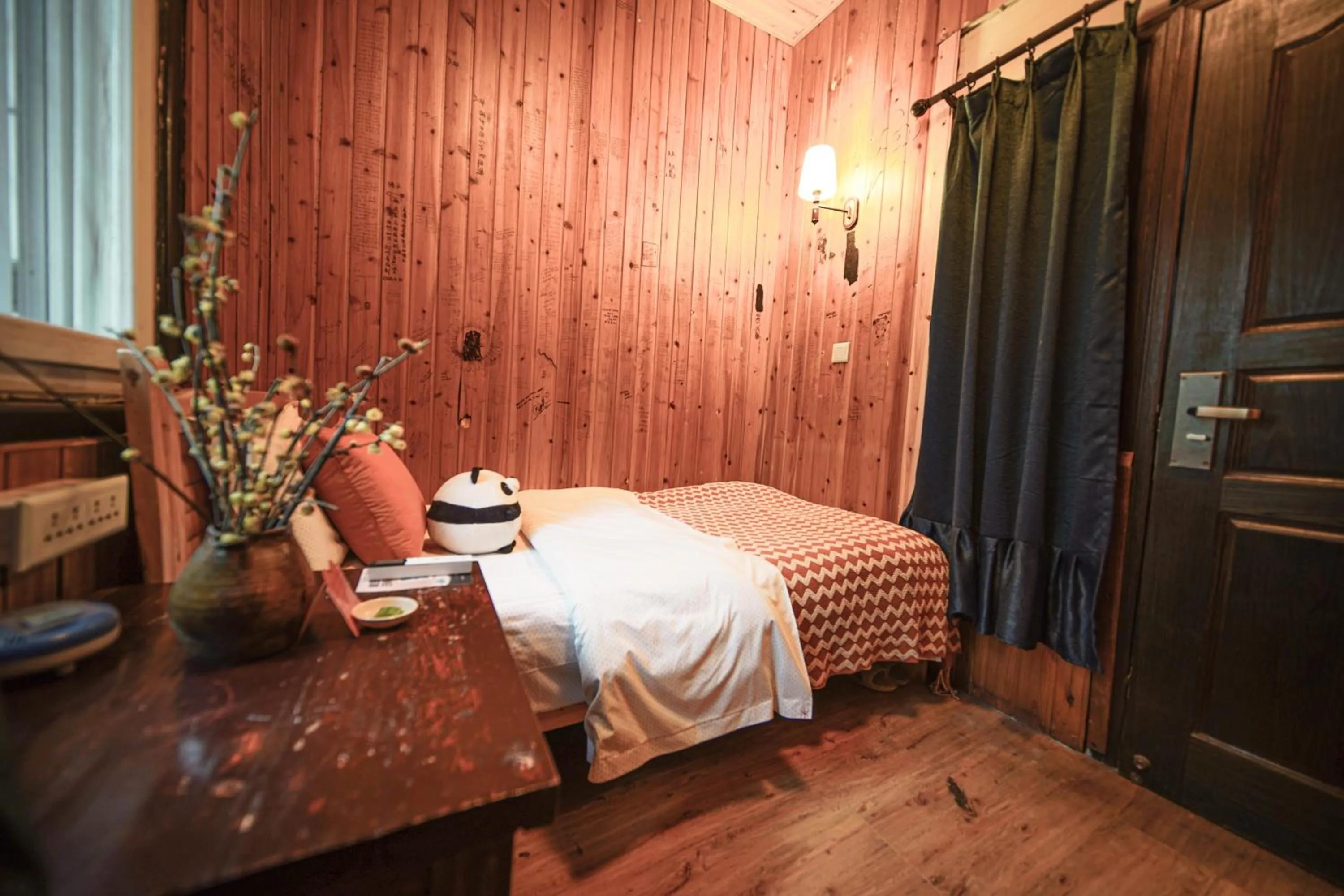 Bedroom, Bed in Chengdu Mix Hostel - Next To Wenshu Monastery - Sichuan Style Chill & Social Courtyard House - Free Activities - Friendly English Speaking Staff - Tibet, Panda, Buddha & Snow Mountain Tours