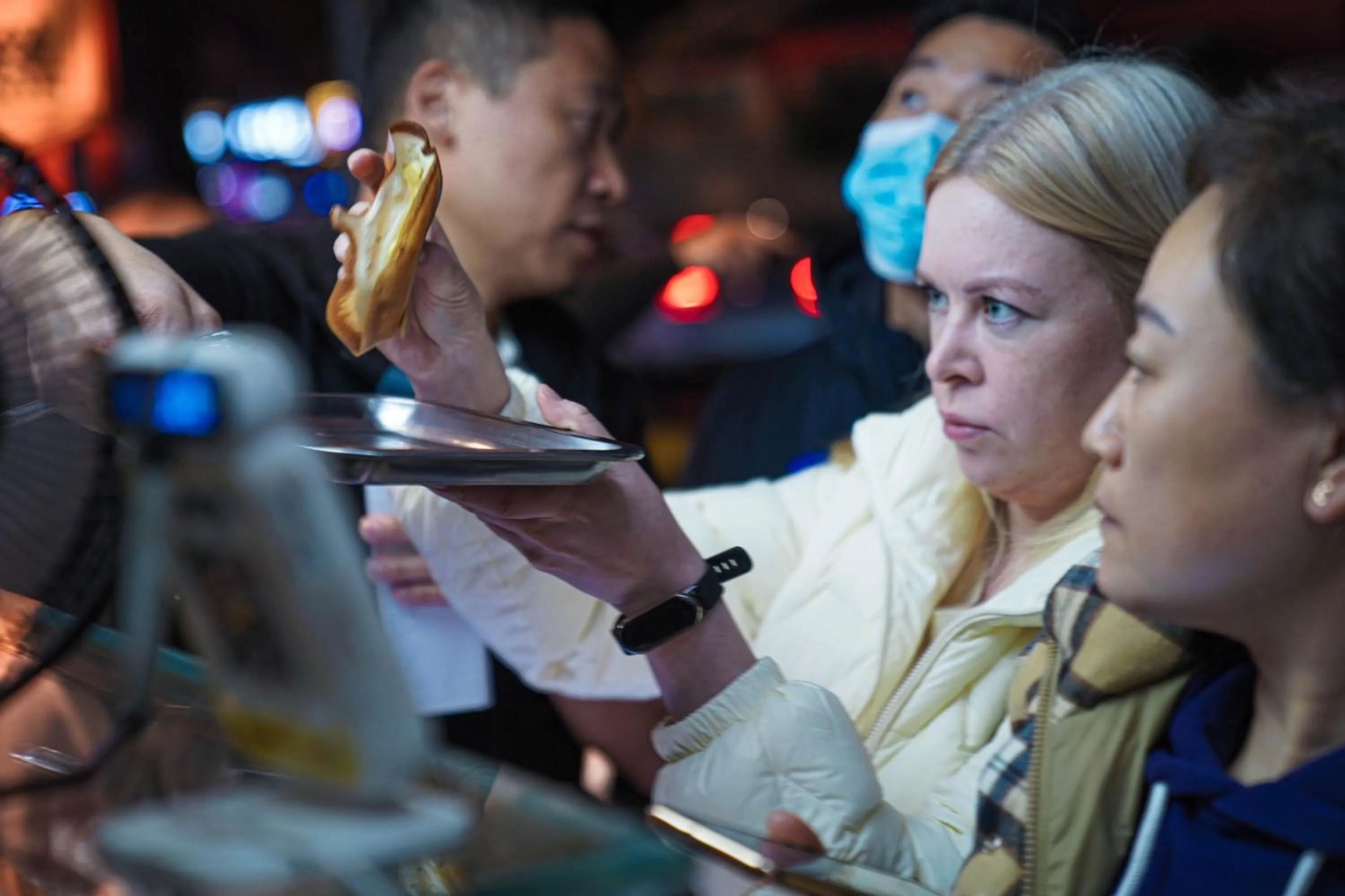 Hiking in Chengdu Mix Hostel - Next To Wenshu Monastery - Sichuan Style Chill & Social Courtyard House - Free Activities - Friendly English Speaking Staff - Tibet, Panda, Buddha & Snow Mountain Tours