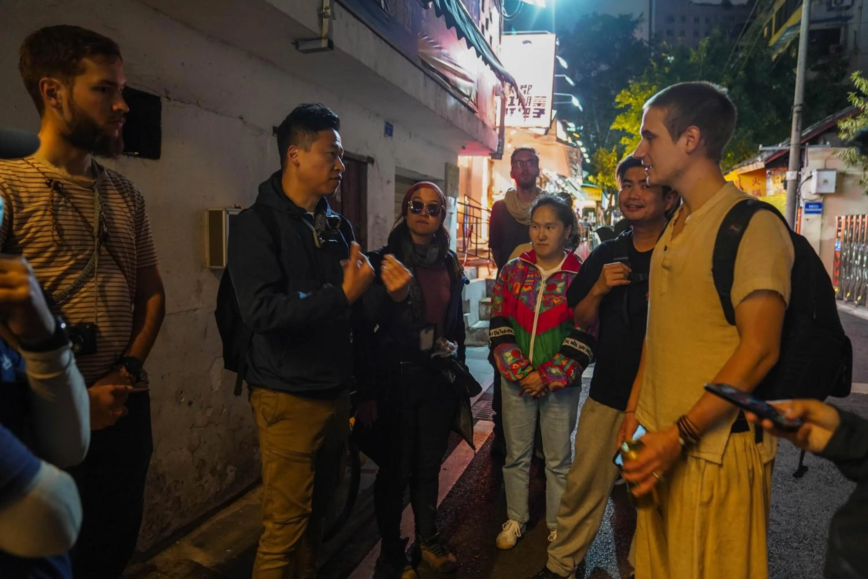 Hiking in Chengdu Mix Hostel - Next To Wenshu Monastery - Sichuan Style Chill & Social Courtyard House - Free Activities - Friendly English Speaking Staff - Tibet, Panda, Buddha & Snow Mountain Tours