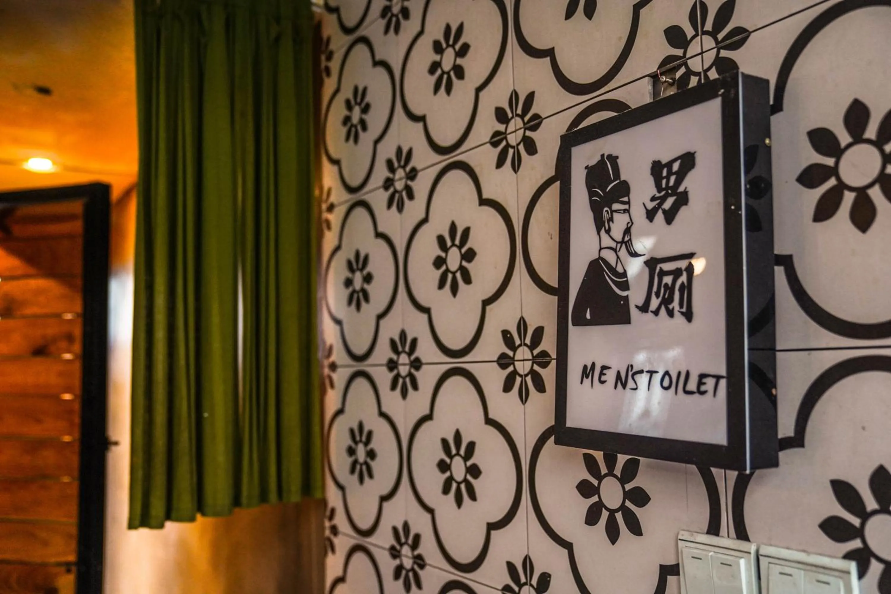 Toilet in Chengdu Mix Hostel - Next To Wenshu Monastery - Sichuan Style Chill & Social Courtyard House - Free Activities - Friendly English Speaking Staff - Tibet, Panda, Buddha & Snow Mountain Tours