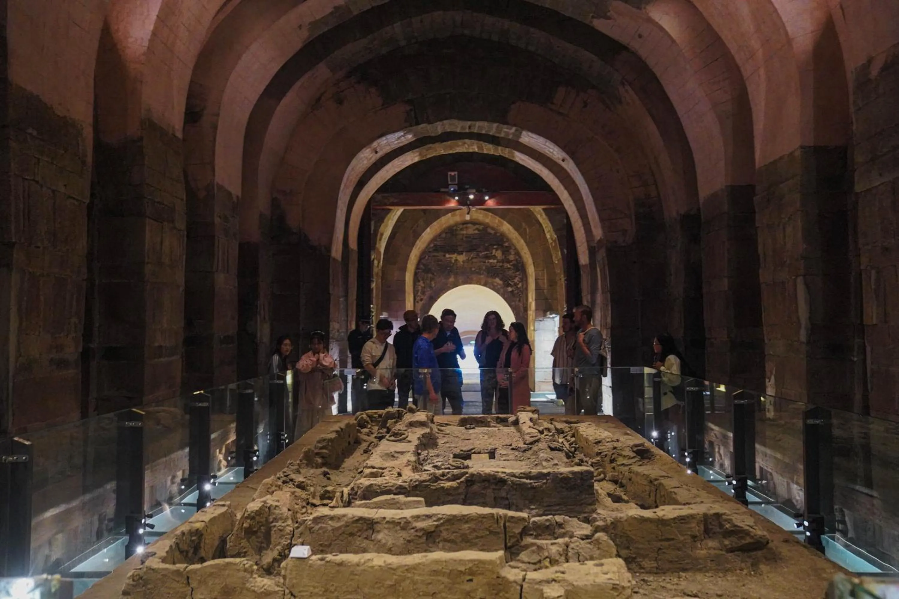 Hiking in Chengdu Mix Hostel - Next To Wenshu Monastery - Sichuan Style Chill & Social Courtyard House - Free Activities - Friendly English Speaking Staff - Tibet, Panda, Buddha & Snow Mountain Tours