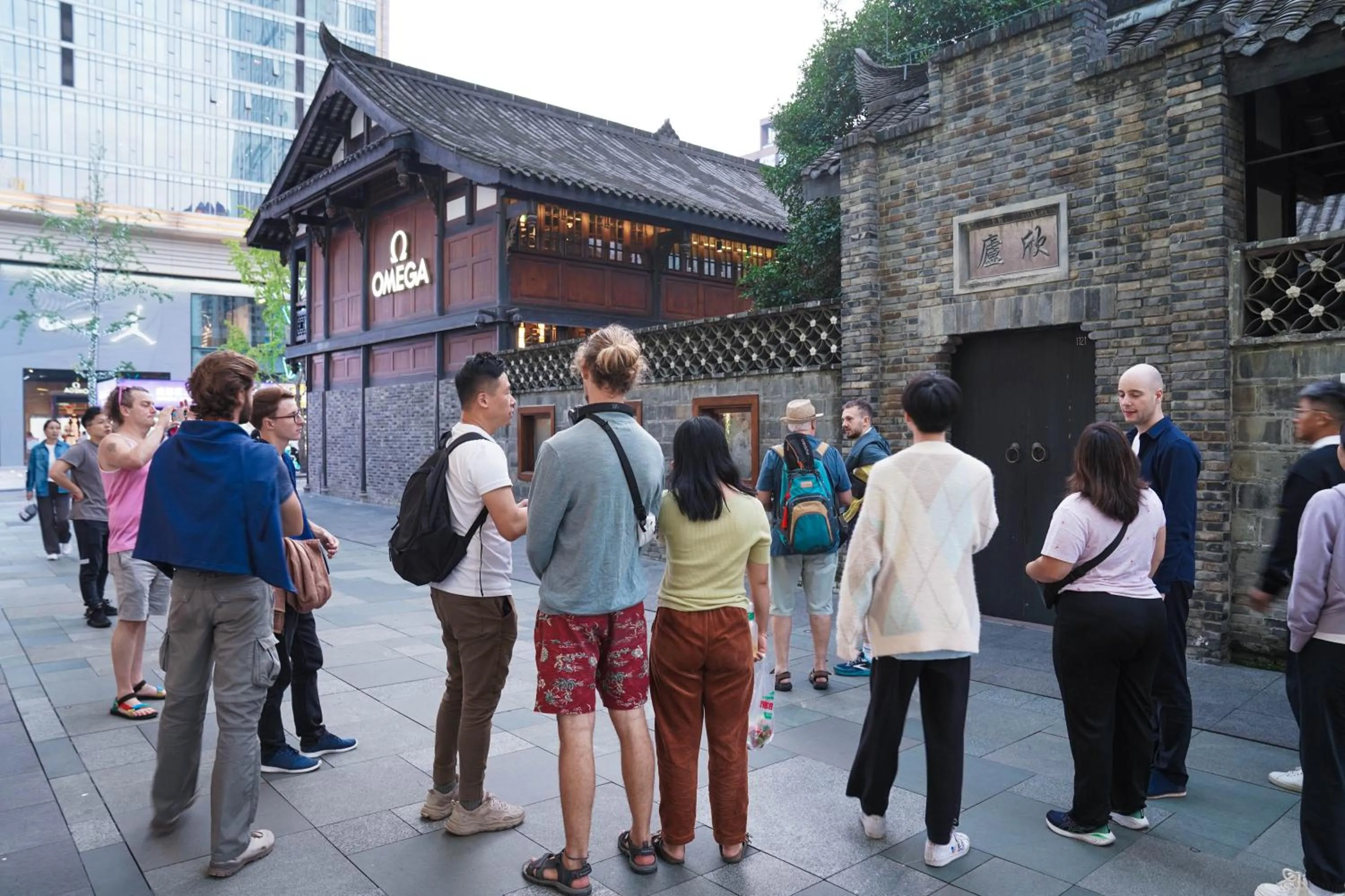 Hiking in Chengdu Mix Hostel - Next To Wenshu Monastery - Sichuan Style Chill & Social Courtyard House - Free Activities - Friendly English Speaking Staff - Tibet, Panda, Buddha & Snow Mountain Tours