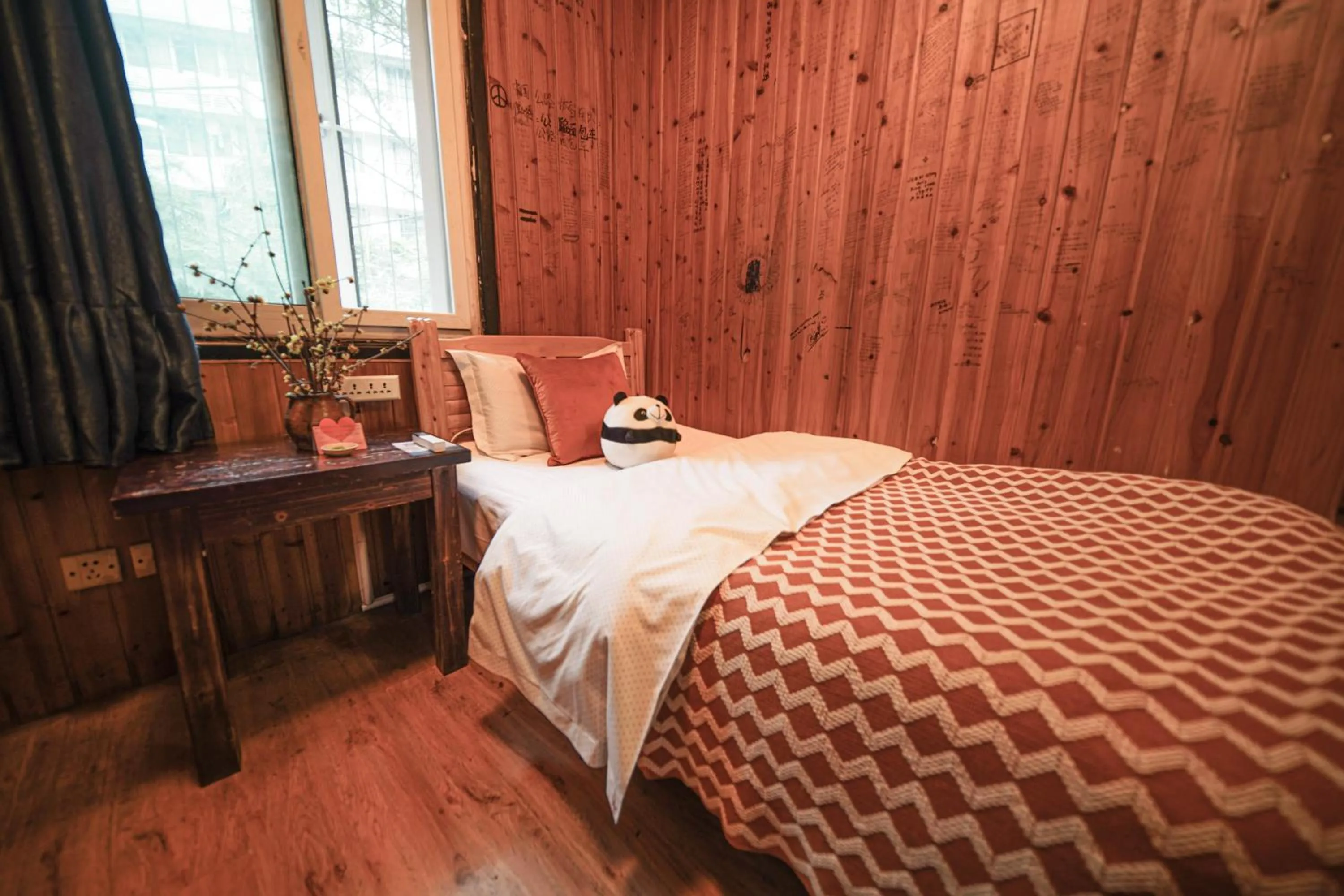 Bedroom, Bed in Chengdu Mix Hostel - Next To Wenshu Monastery - Sichuan Style Chill & Social Courtyard House - Free Activities - Friendly English Speaking Staff - Tibet, Panda, Buddha & Snow Mountain Tours