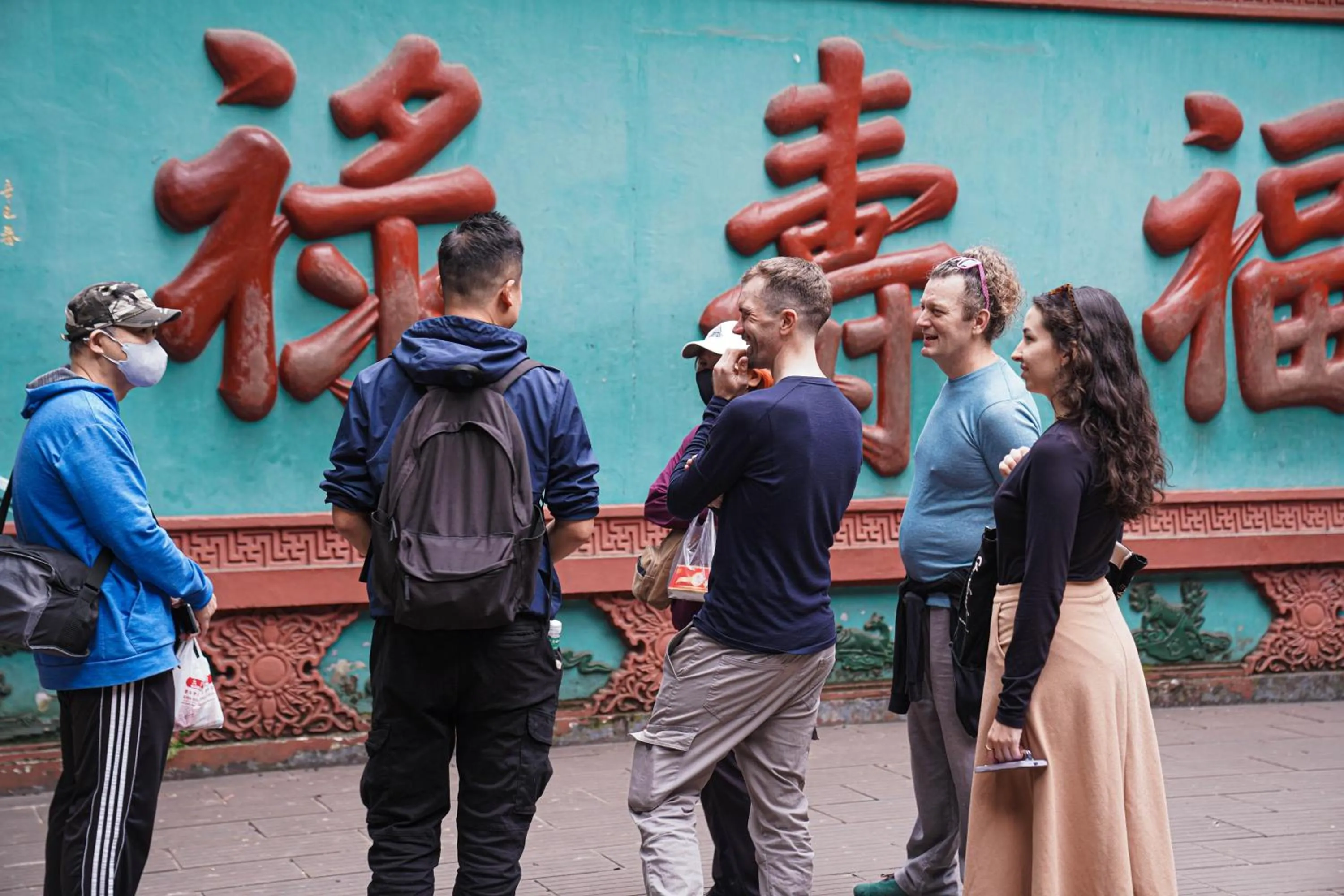 Hiking in Chengdu Mix Hostel - Next To Wenshu Monastery - Sichuan Style Chill & Social Courtyard House - Free Activities - Friendly English Speaking Staff - Tibet, Panda, Buddha & Snow Mountain Tours