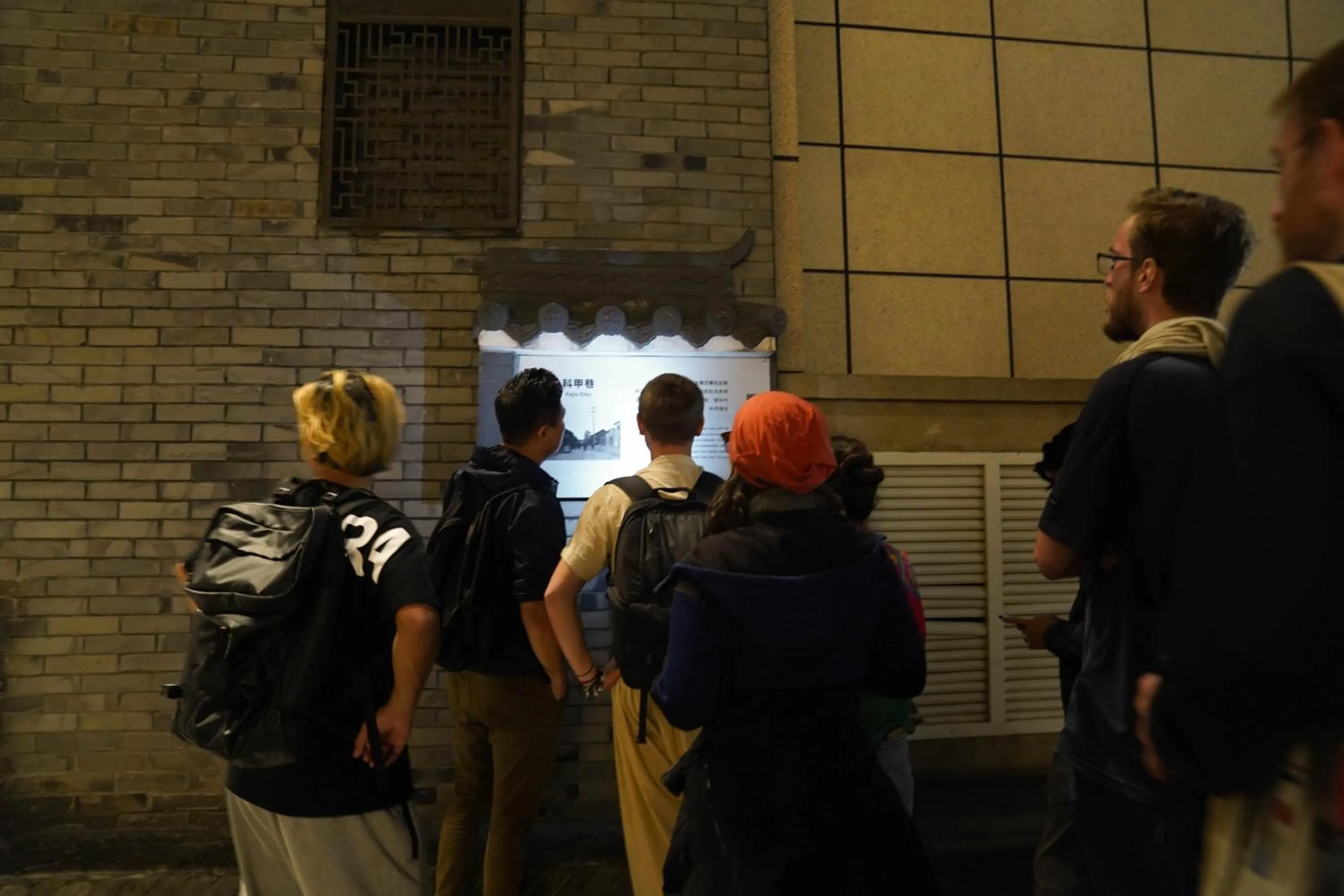 Hiking in Chengdu Mix Hostel - Next To Wenshu Monastery - Sichuan Style Chill & Social Courtyard House - Free Activities - Friendly English Speaking Staff - Tibet, Panda, Buddha & Snow Mountain Tours