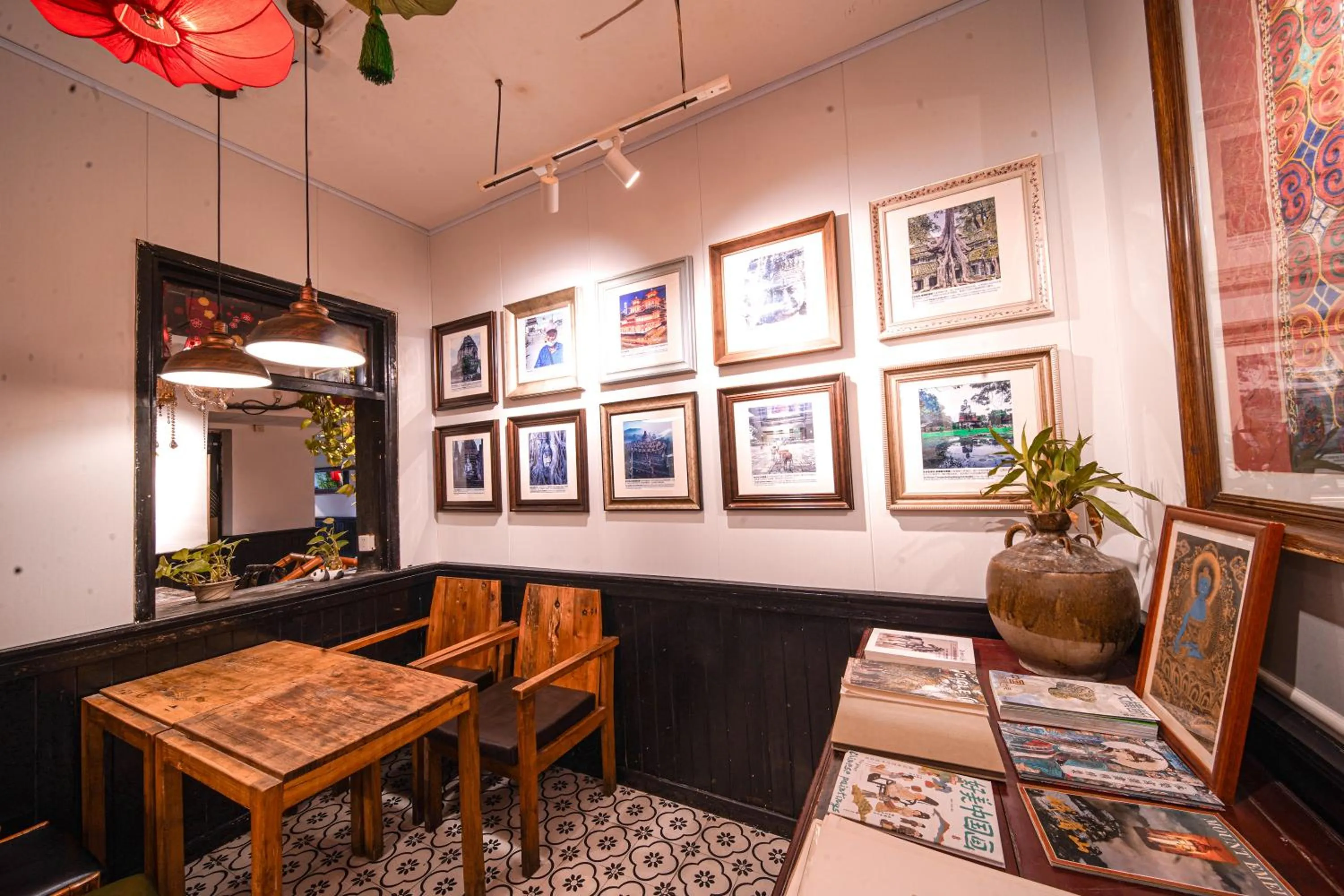 Decorative detail in POSHPACKER - Chengdu Mix Hostel - Cicada Zen Yard