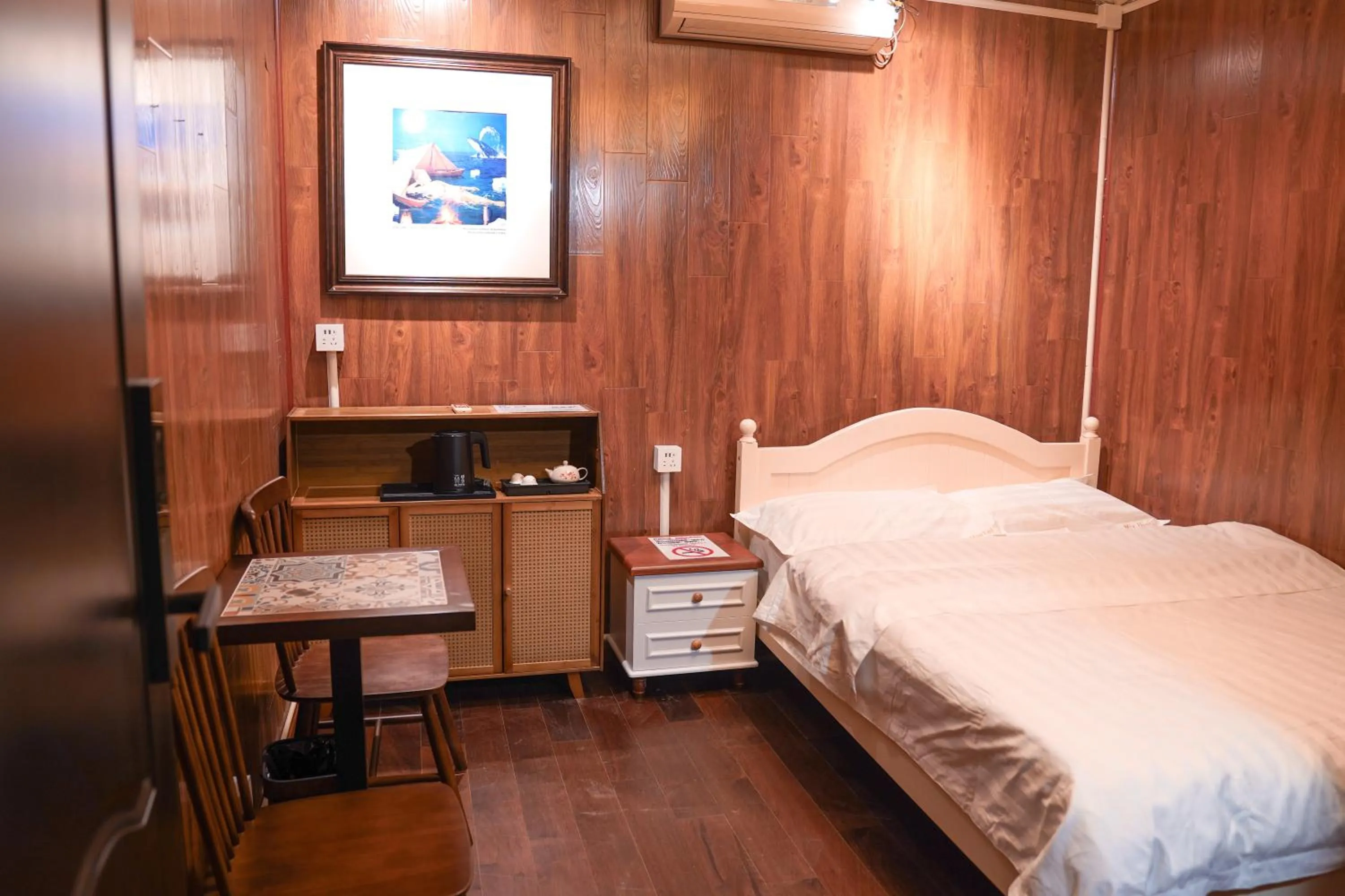 Bedroom, Bed in POSHPACKER - Chengdu Mix Hostel - Cicada Zen Yard