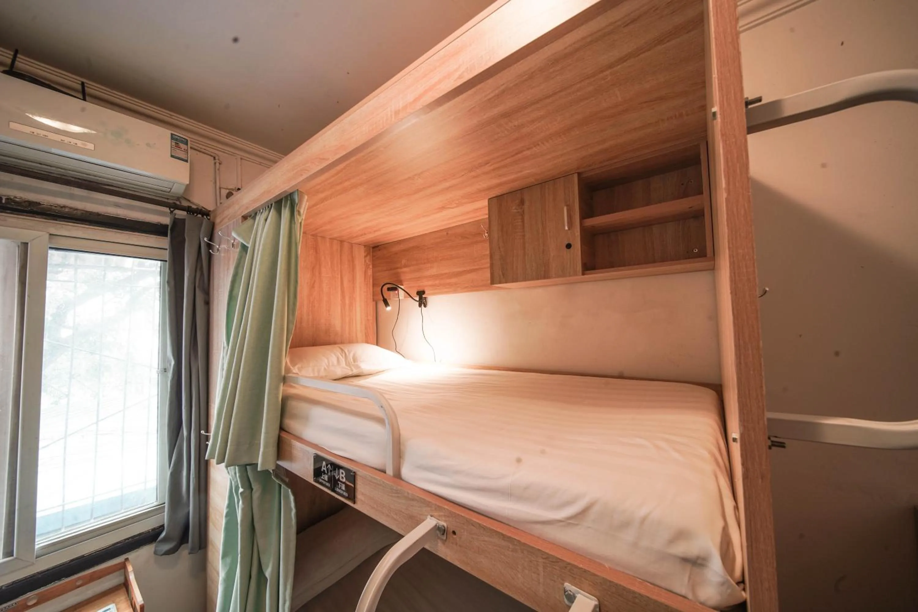 bunk bed, Bed in Chengdu Mix Hostel - Next To Wenshu Monastery - Sichuan Style Chill & Social Courtyard House - Free Activities - Friendly English Speaking Staff - Tibet, Panda, Buddha & Snow Mountain Tours