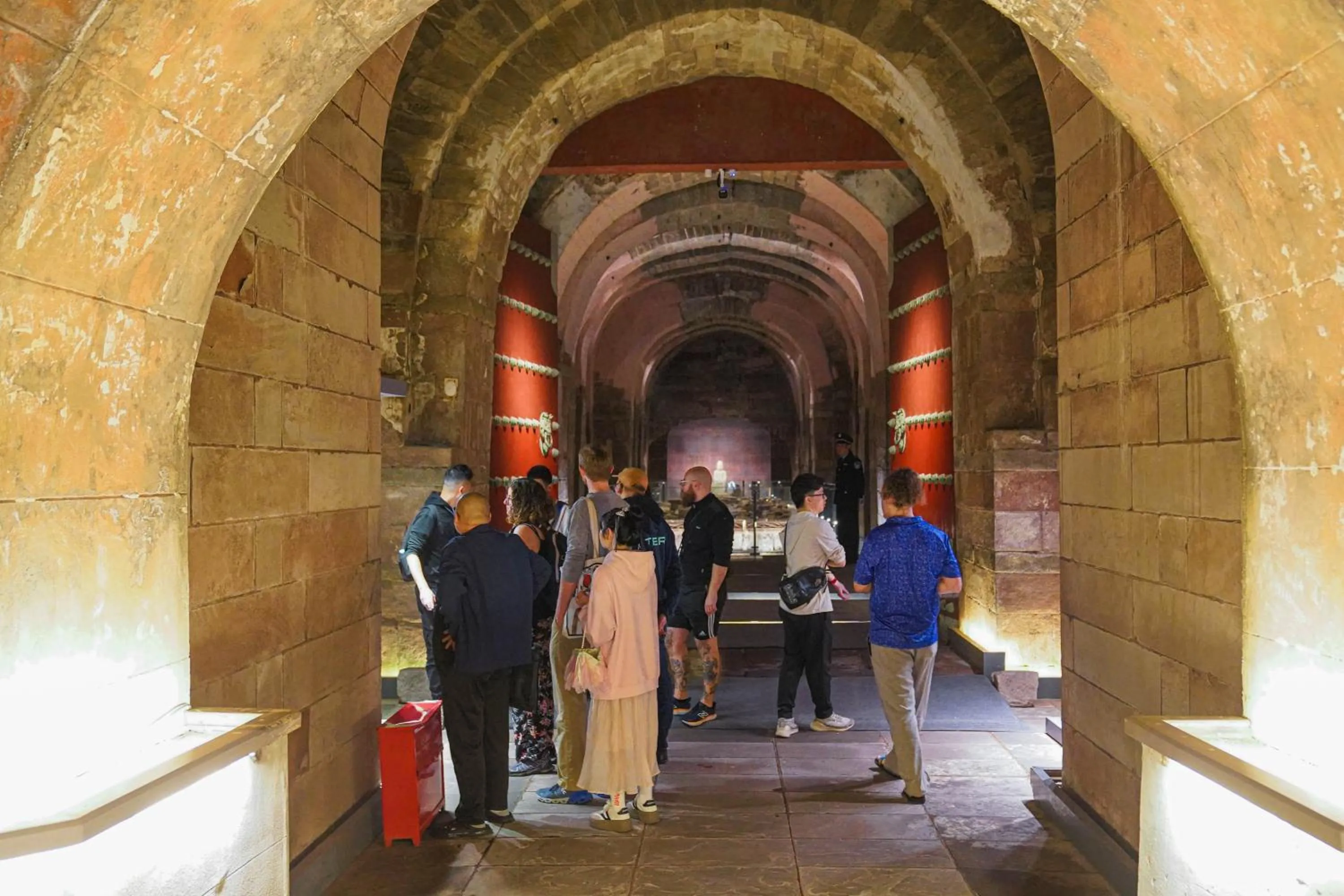 Hiking in Chengdu Mix Hostel - Next To Wenshu Monastery - Sichuan Style Chill & Social Courtyard House - Free Activities - Friendly English Speaking Staff - Tibet, Panda, Buddha & Snow Mountain Tours