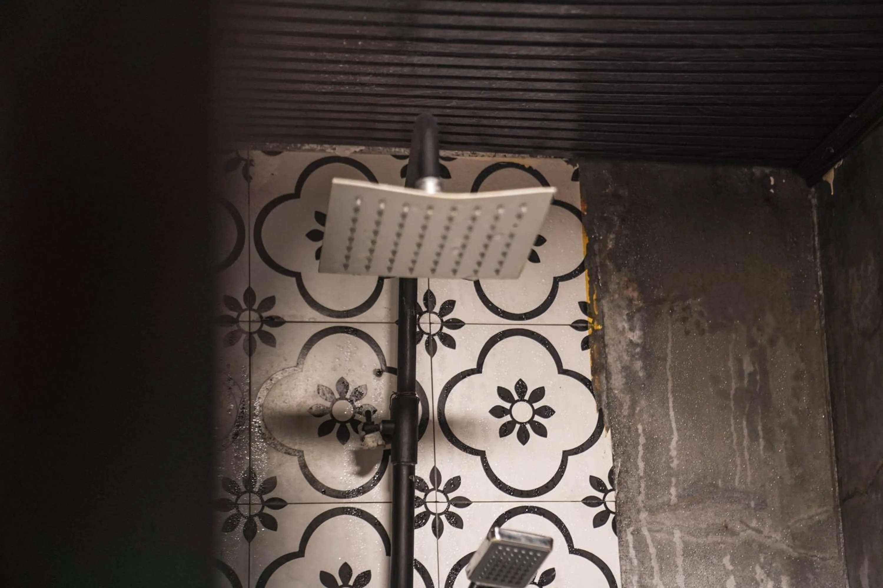 Shower in Chengdu Mix Hostel - Next To Wenshu Monastery - Sichuan Style Chill & Social Courtyard House - Free Activities - Friendly English Speaking Staff - Tibet, Panda, Buddha & Snow Mountain Tours