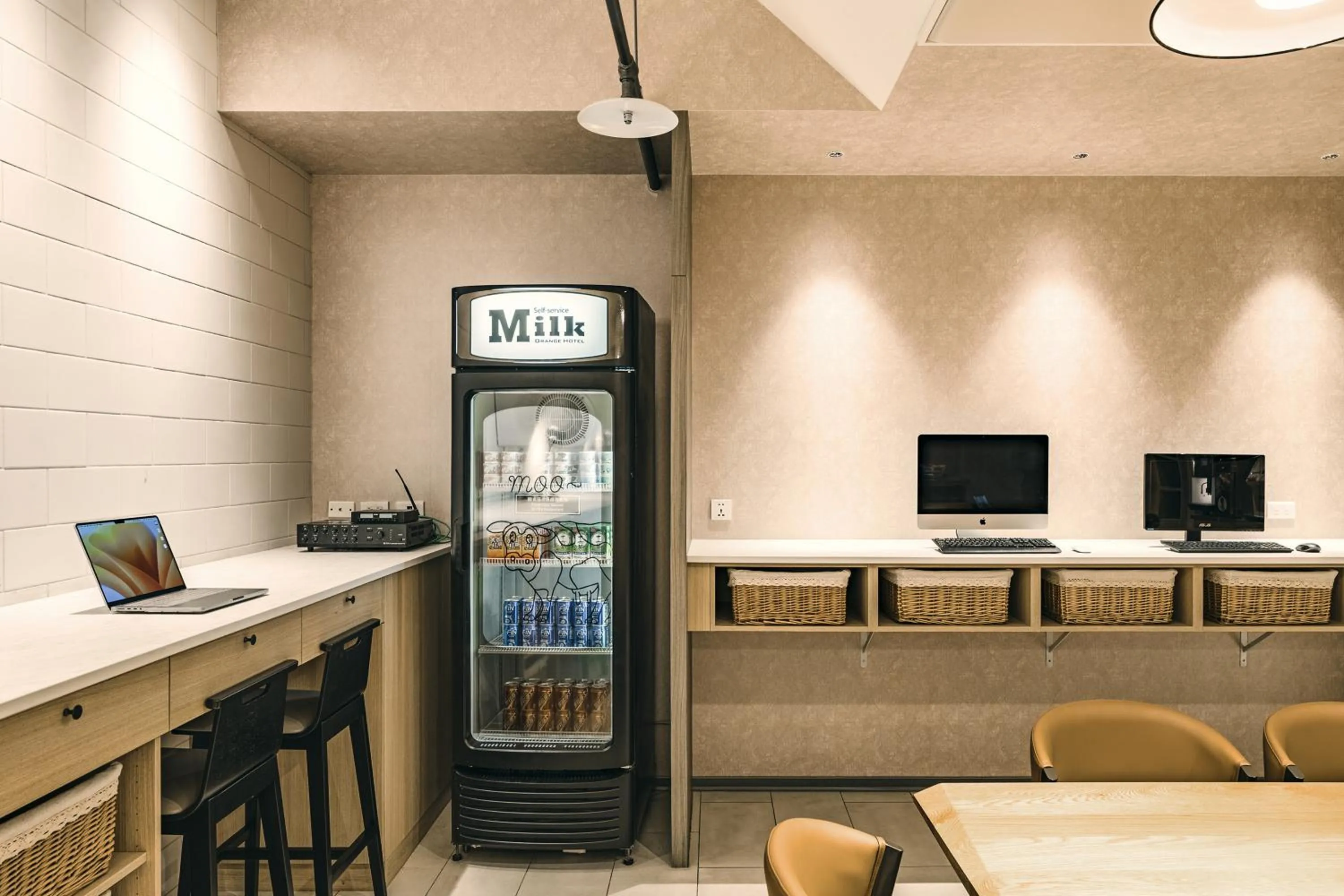 Communal lounge/ TV room in Orange Hotel - Ximen, Taipei