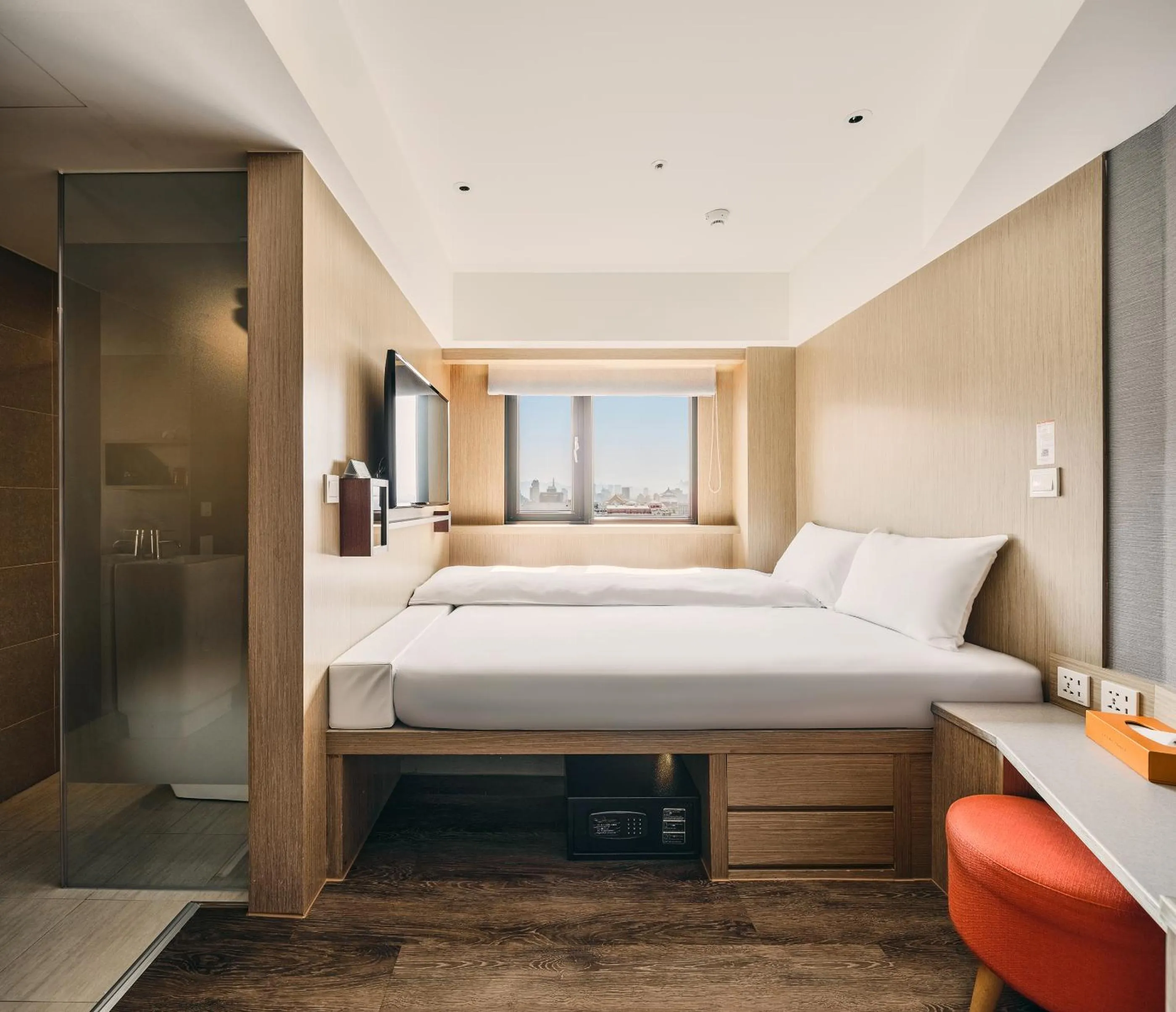 Photo of the whole room, Bed in Orange Hotel - Ximen, Taipei