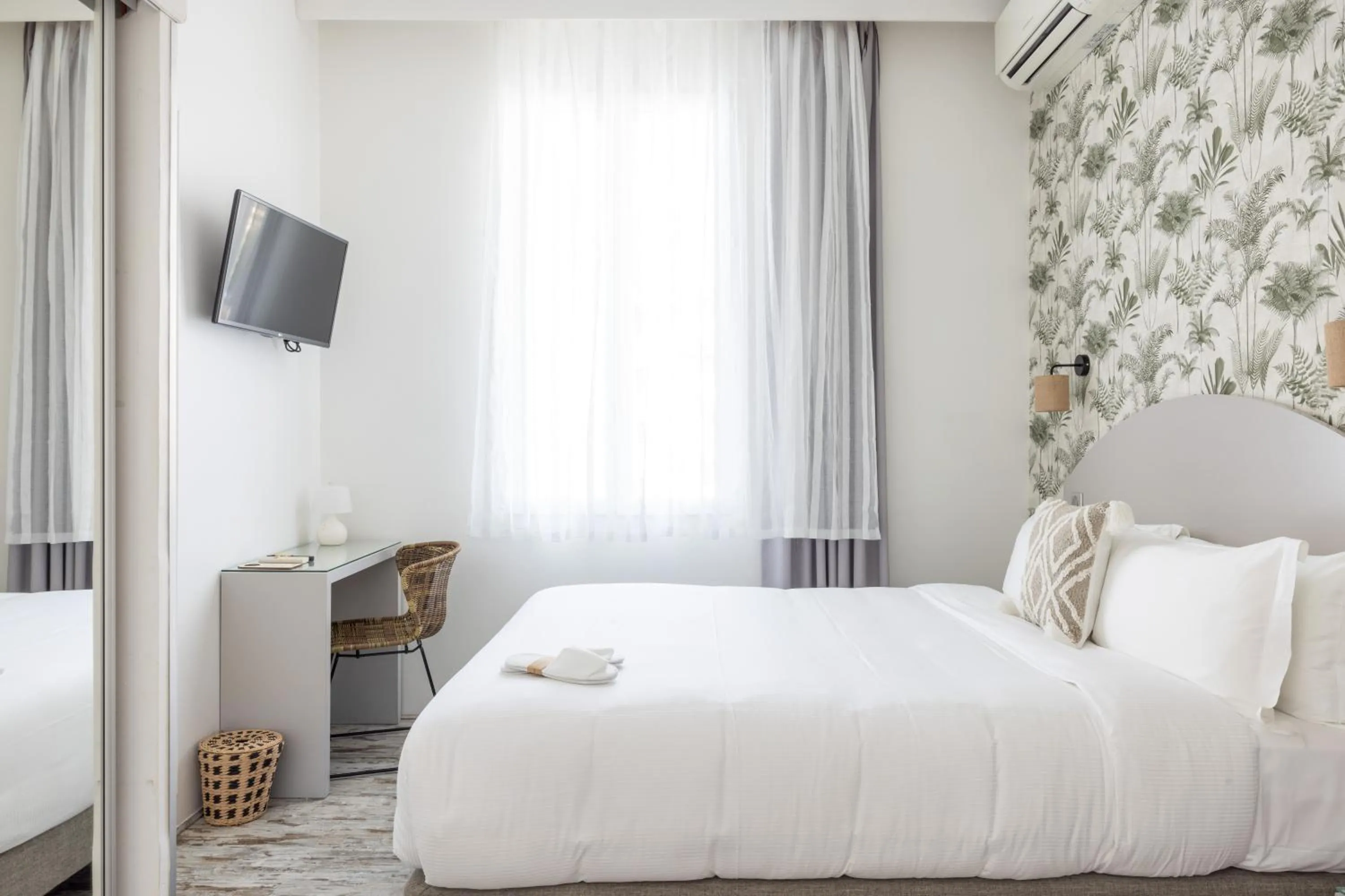 Bed in Hôtel La Villa Juan Beach