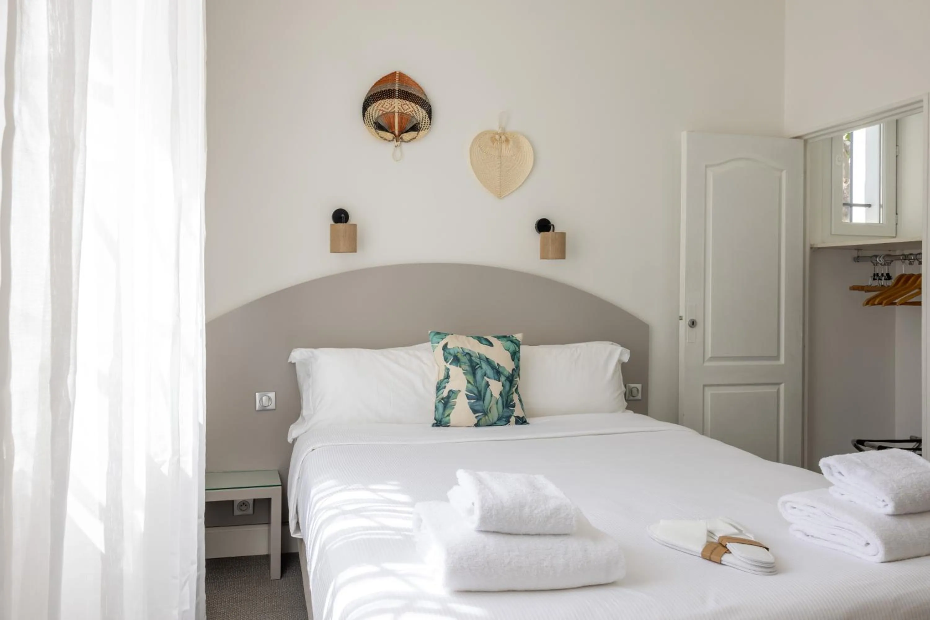 Bedroom, Bed in Hôtel La Villa Juan Beach