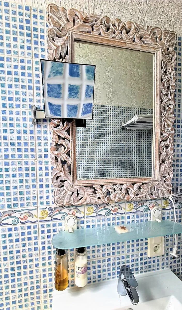 Bathroom in Hôtel La Villa Juan Beach