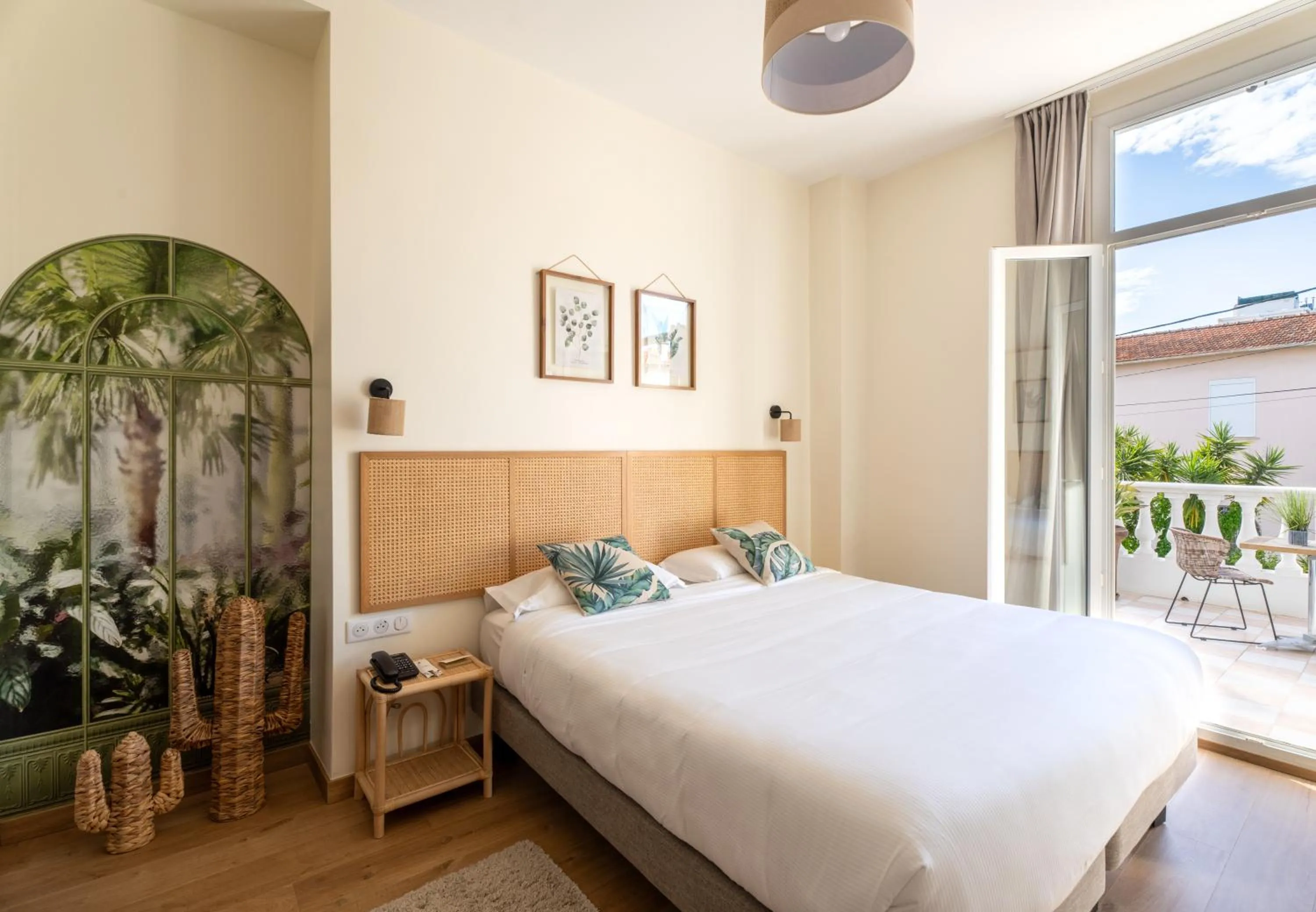 Bedroom, Bed in Hôtel La Villa Juan Beach