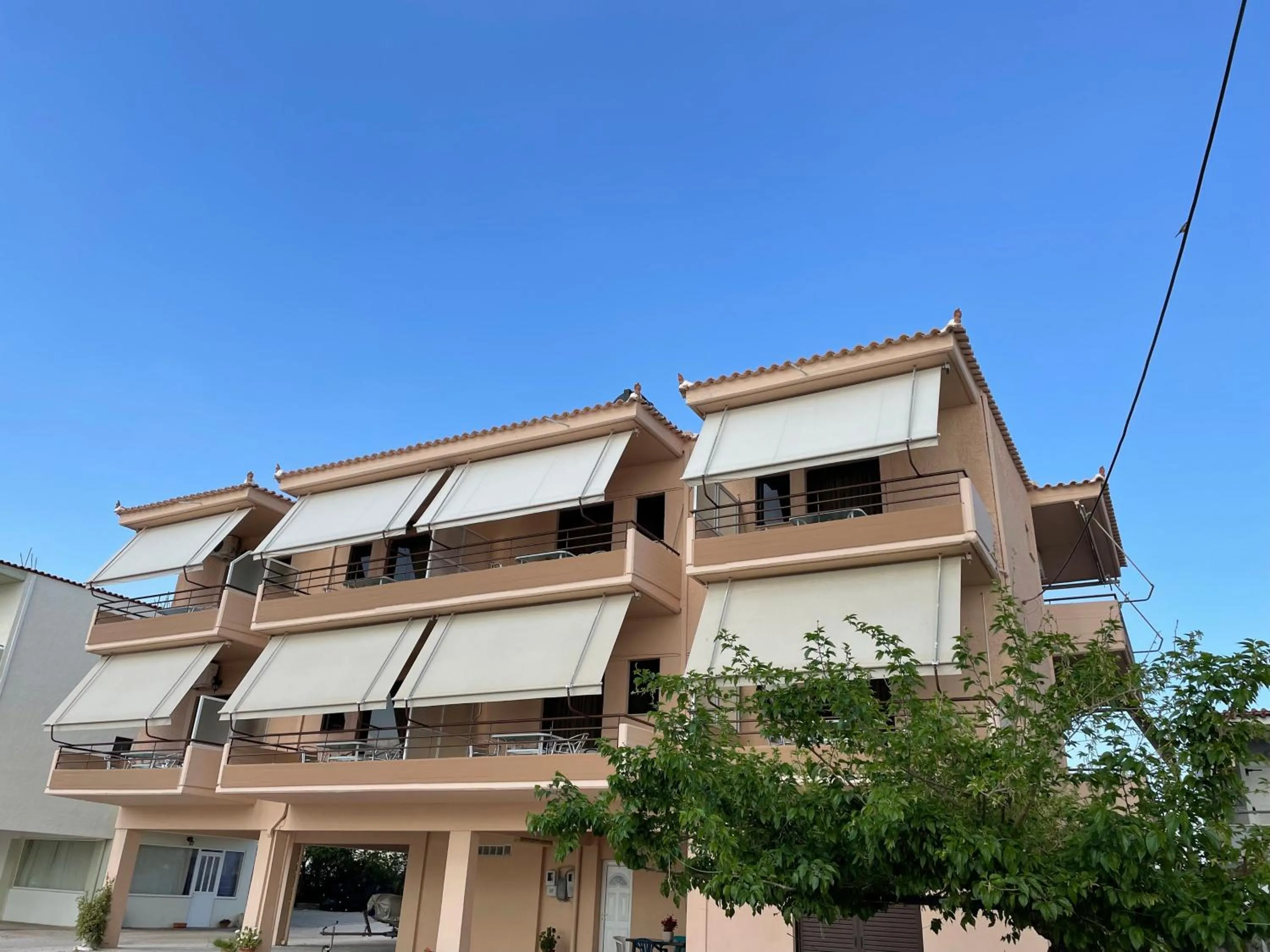 Property building in Finikas