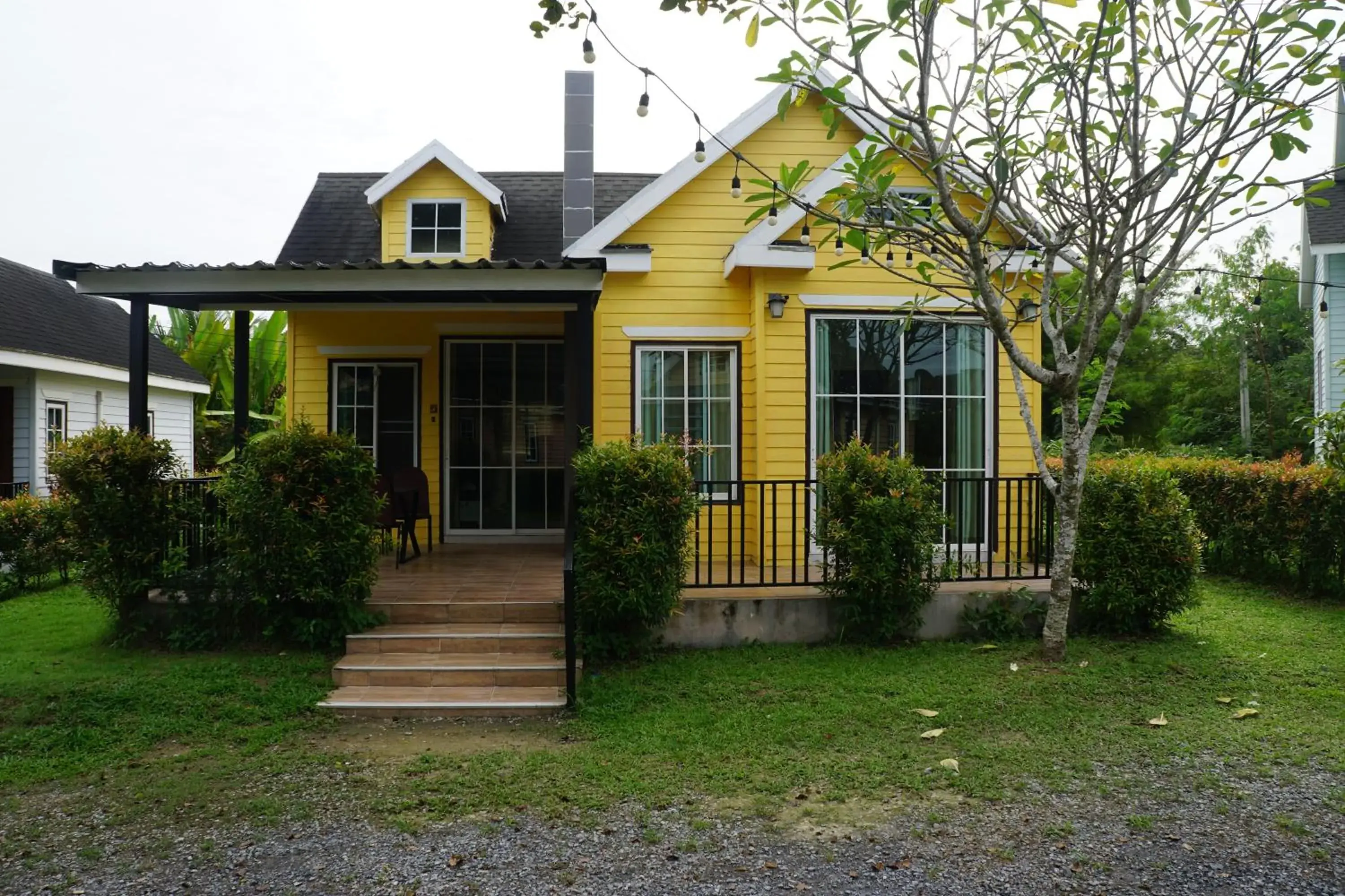 Two-Bedroom Bungalow in Evie Mae Resort Two-Bedroom Bungalow in Evie Mae Resort