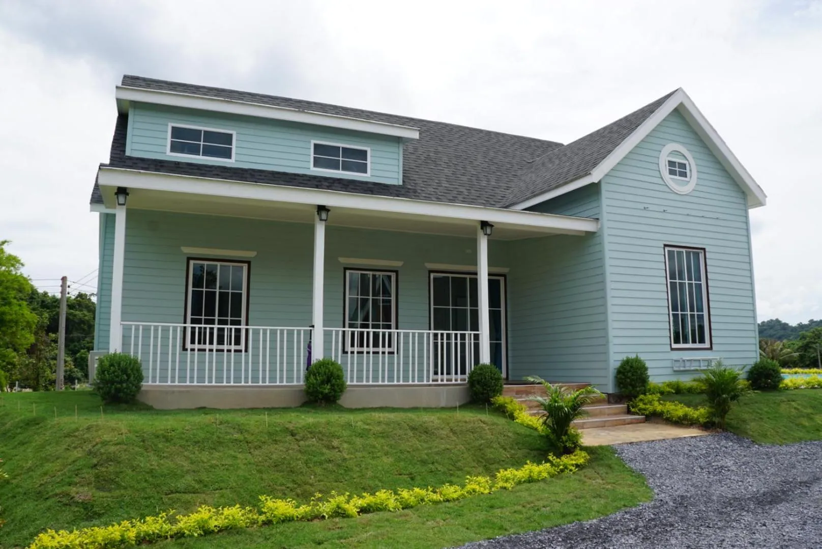 Three-Bedroom Bungalow in Evie Mae Resort