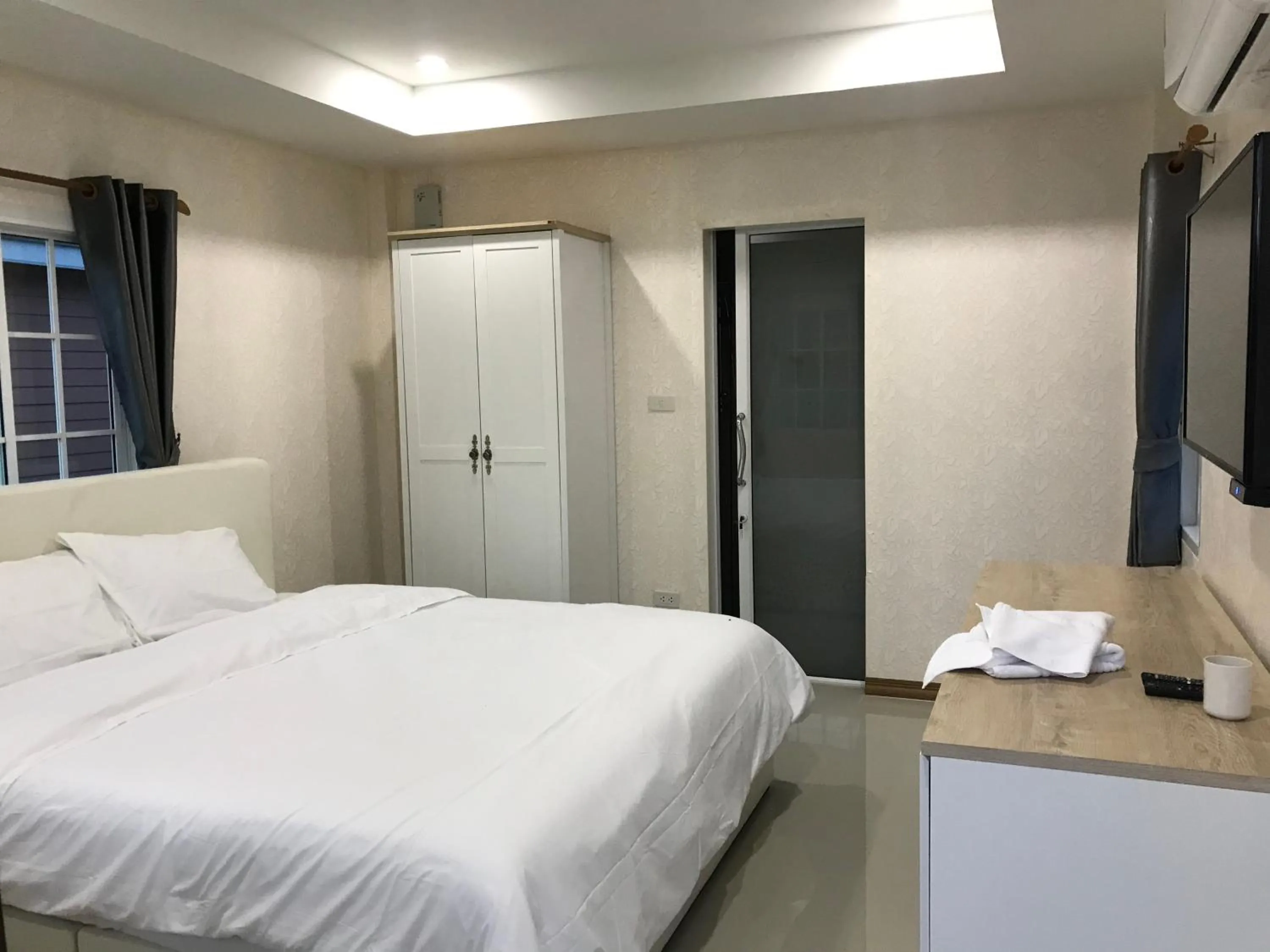 Bedroom, Bed in Evie Mae Resort