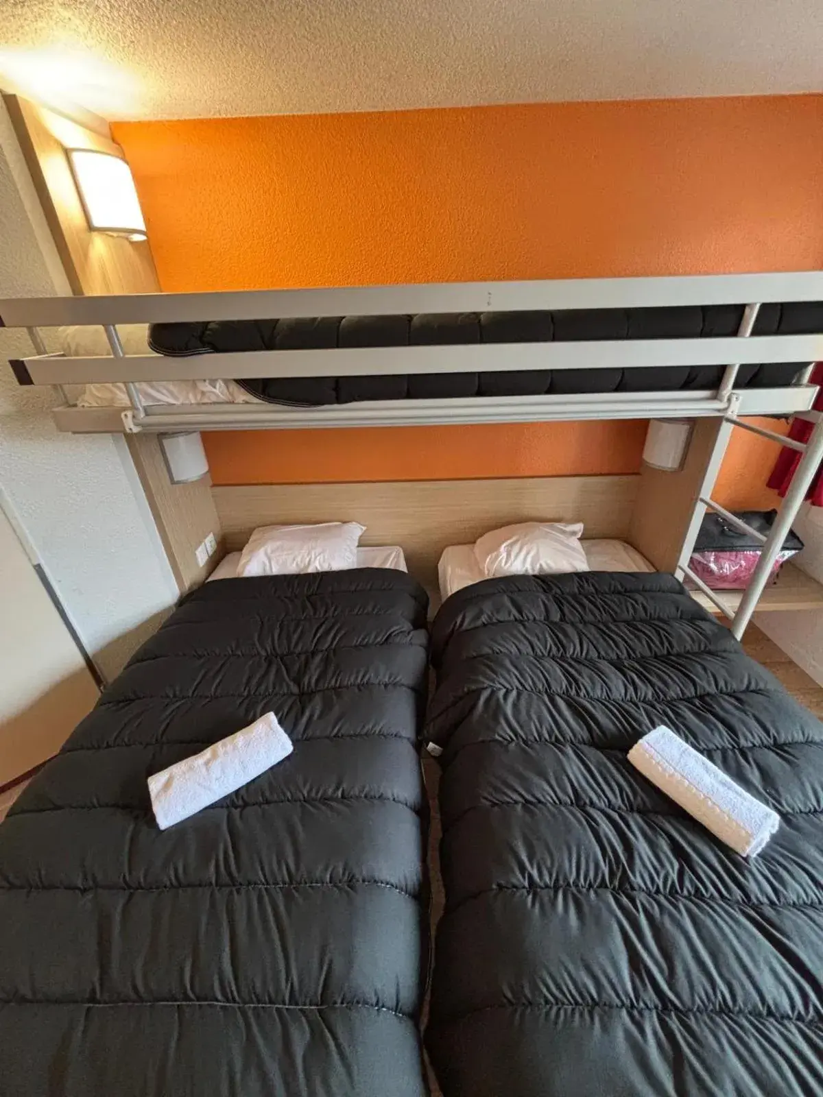 Twin Room in Classic Hôtel - Fontenay-Trésigny Twin Room in Classic Hôtel - Fontenay-Trésigny