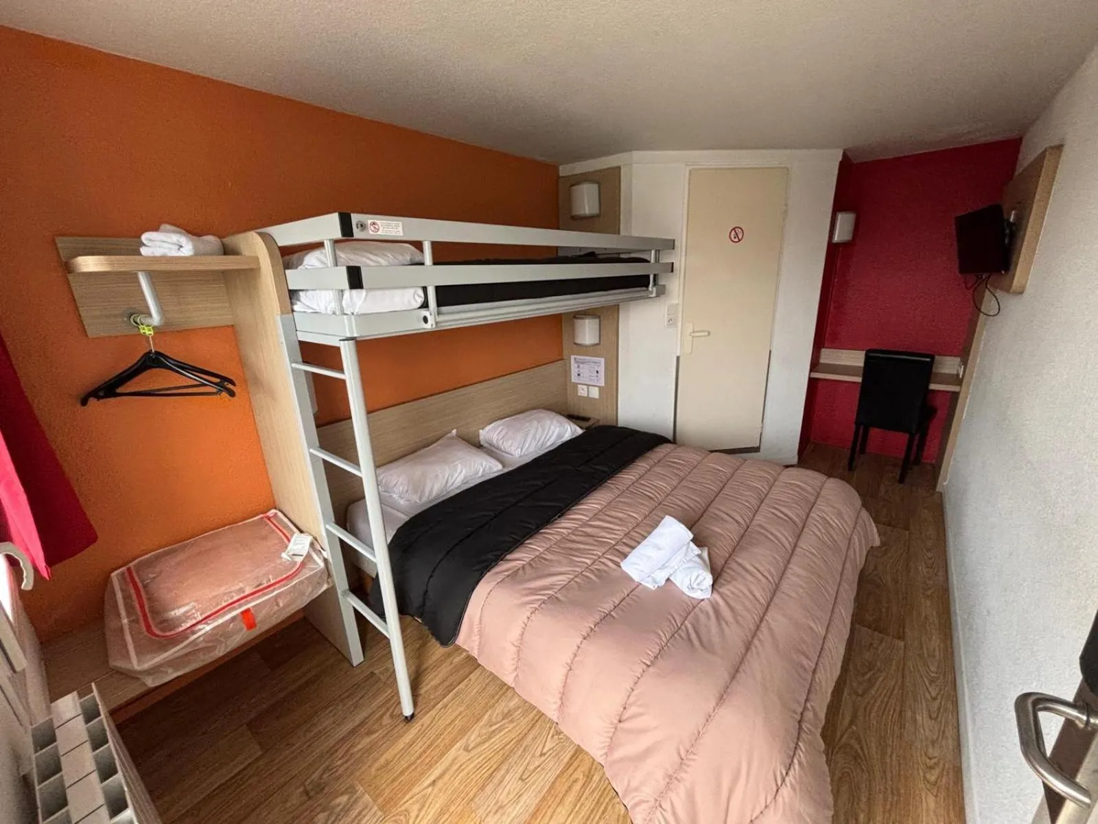 Bedroom, Bed in Classic Hôtel - Fontenay-Trésigny