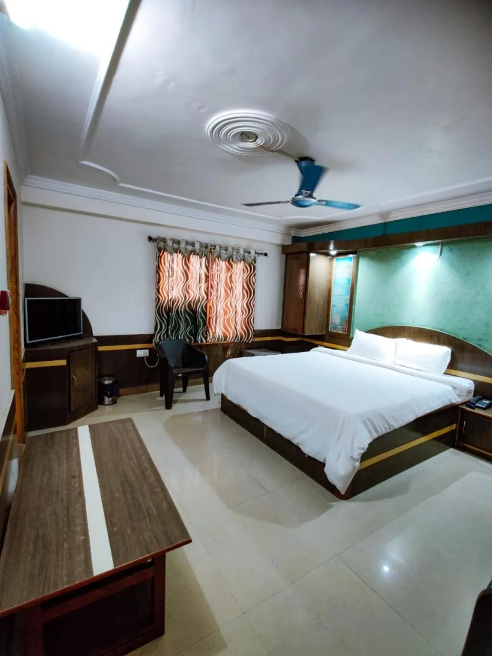 Photo of the whole room, Bed in HOTEL HAIFA